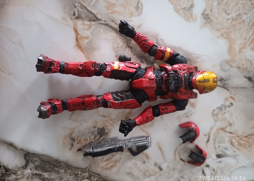Figurine Halo Spartan rouge avec accessoires – MCfarlane toys 2