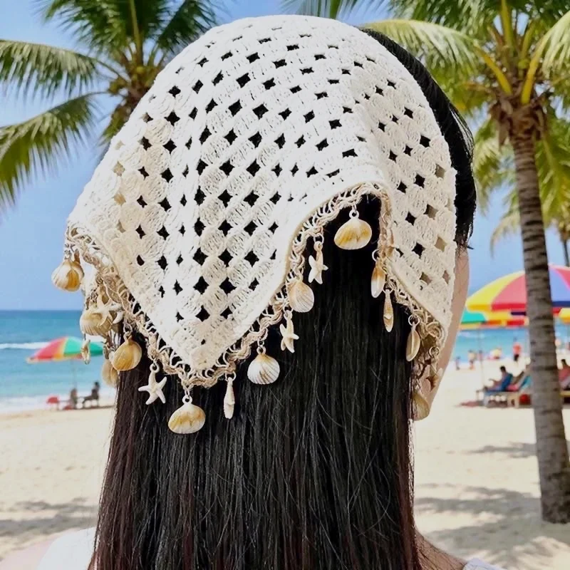 Chapeau de plage crochet écru avec pendentifs