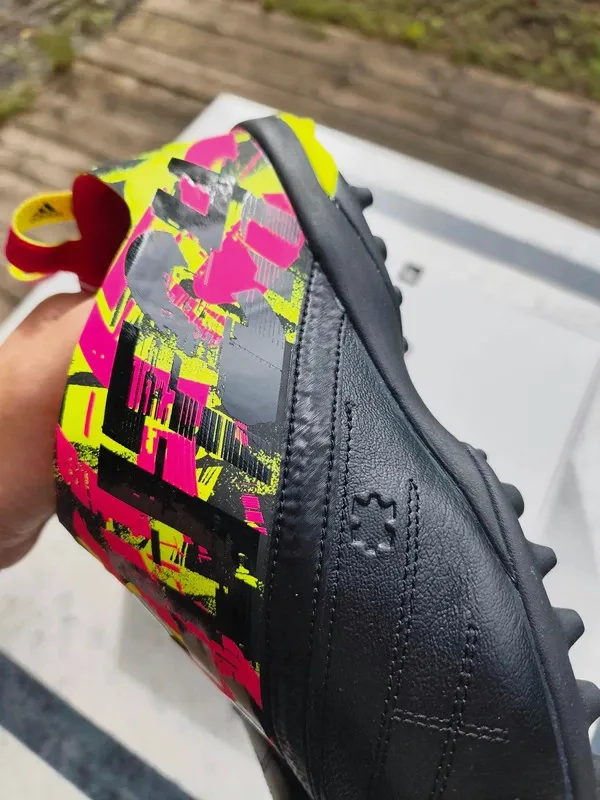 Chaussures de football Adidas Glitch terrain synthétique – adidas – noir, jaune, rose – taille 44 4