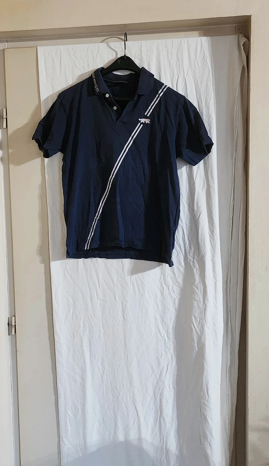 Polo Airness bleu marine – Taille M – Détails brodés