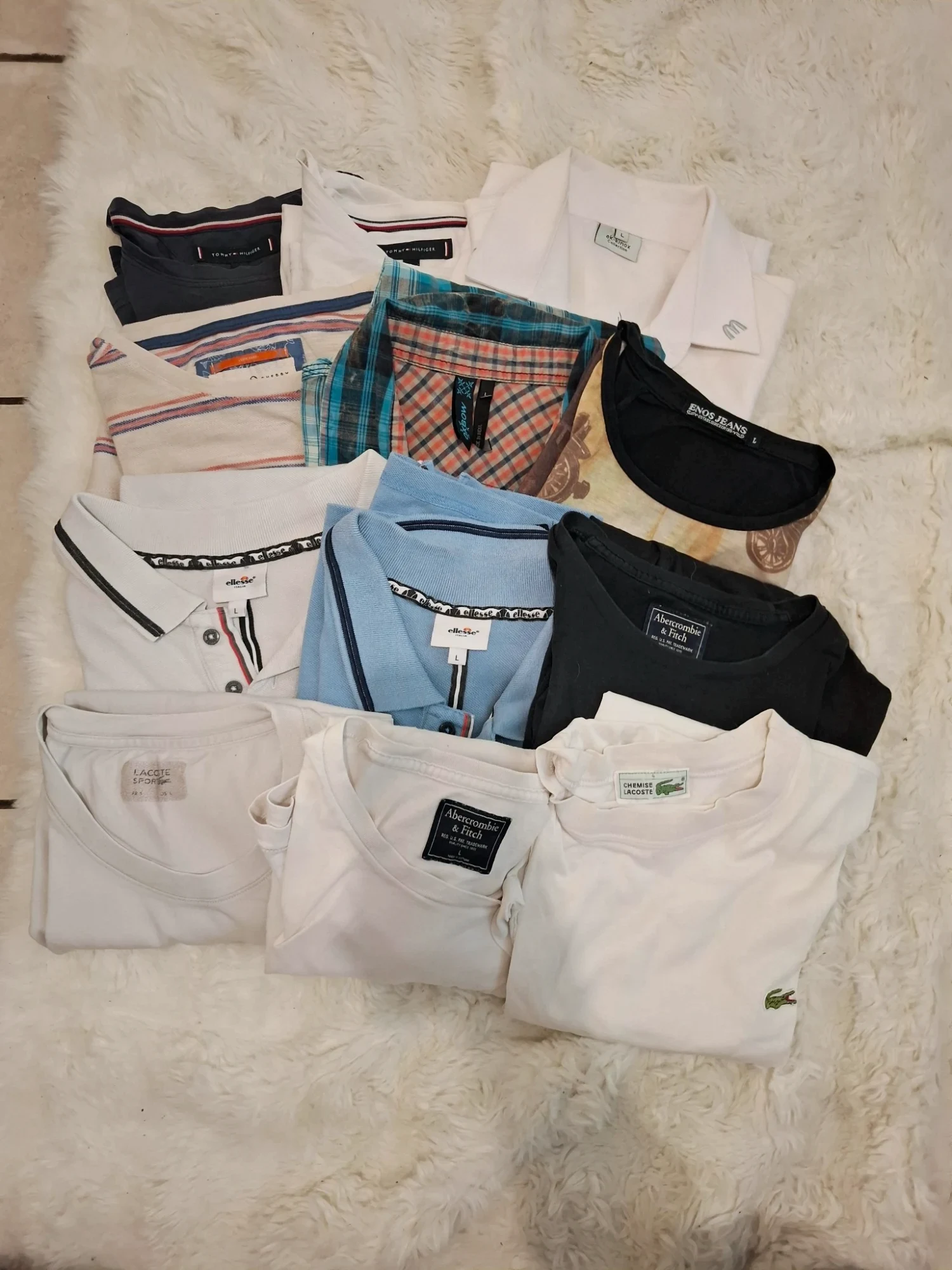 Lot de hauts et t-shirts pour homme