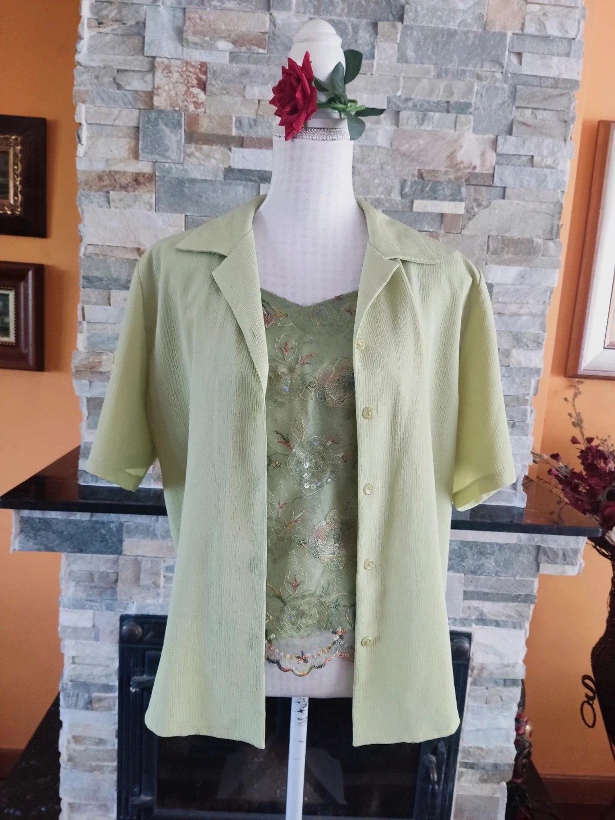 🔥Camisa verde claro de tela efecto plisado – esanda for woman – taille 5XL / 50 / 22