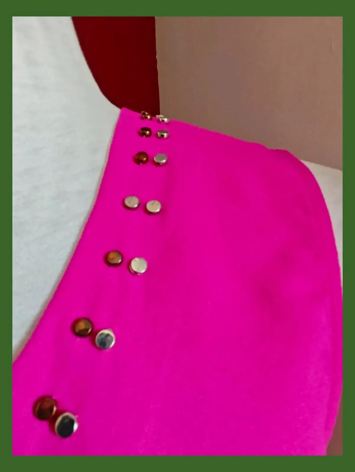 🌺Blusa fucsia con remaches dorados en escote – Sfera Basic – taille M / 38 / 10 3