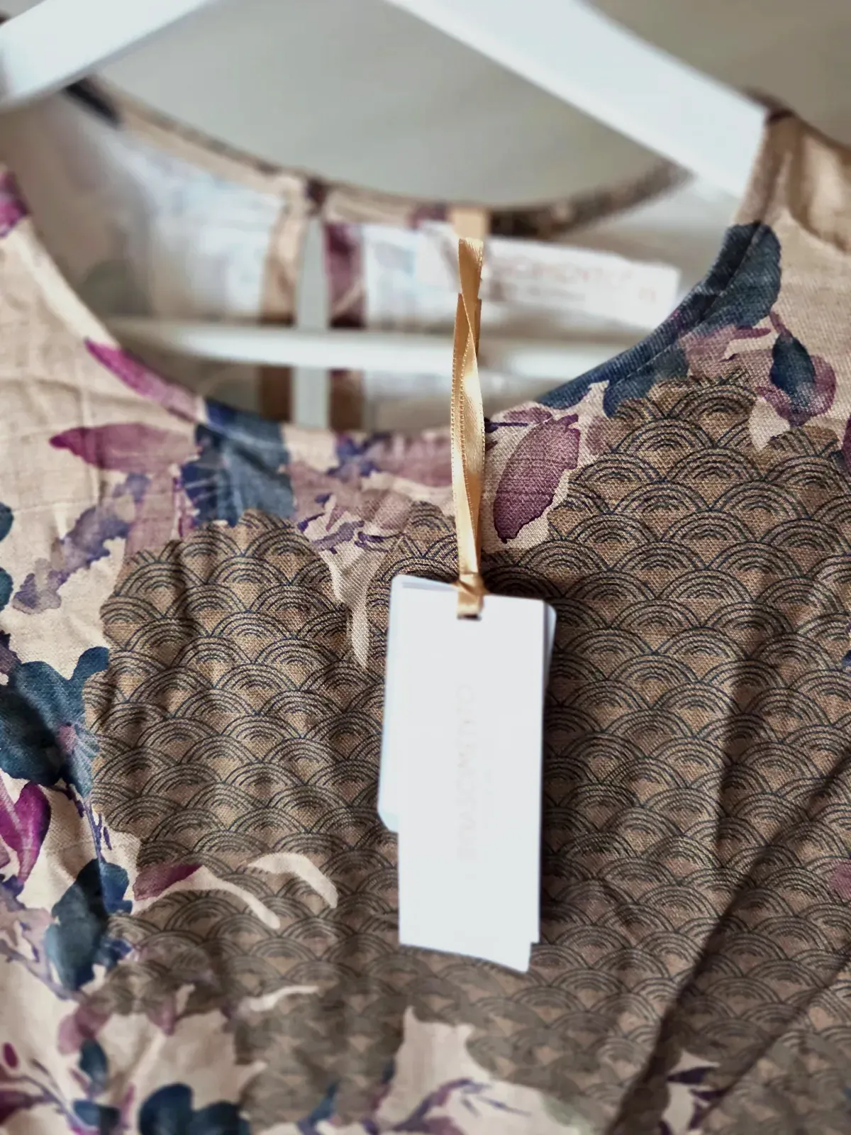 Blouse Rinascimento fleurs beige et violet Taille XS – Rinascimento – beige – taille XS 5