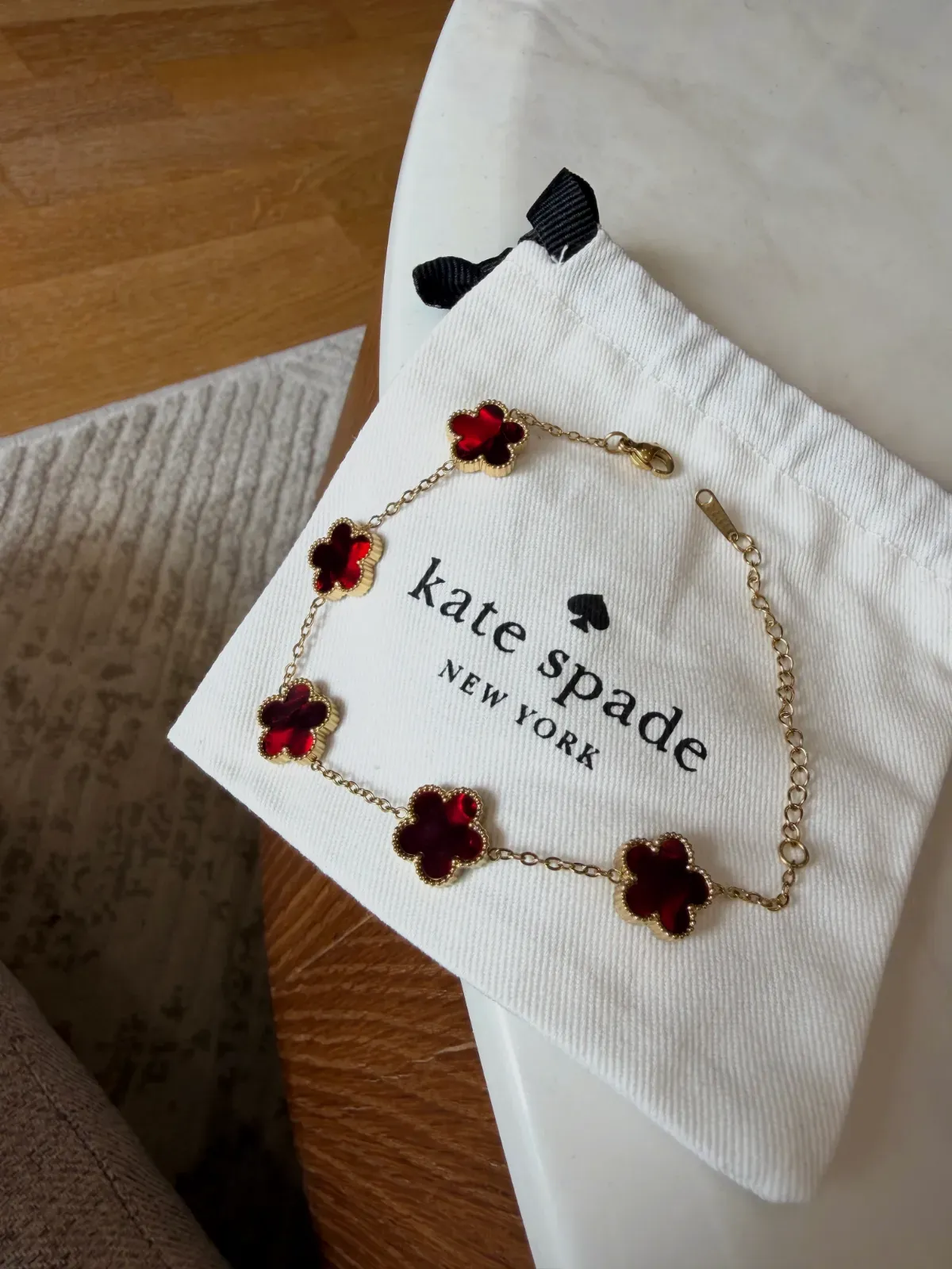 Bracelet Kate Spade trèfles rouges doré – Kate Spade – doré – taille Taille unique 3