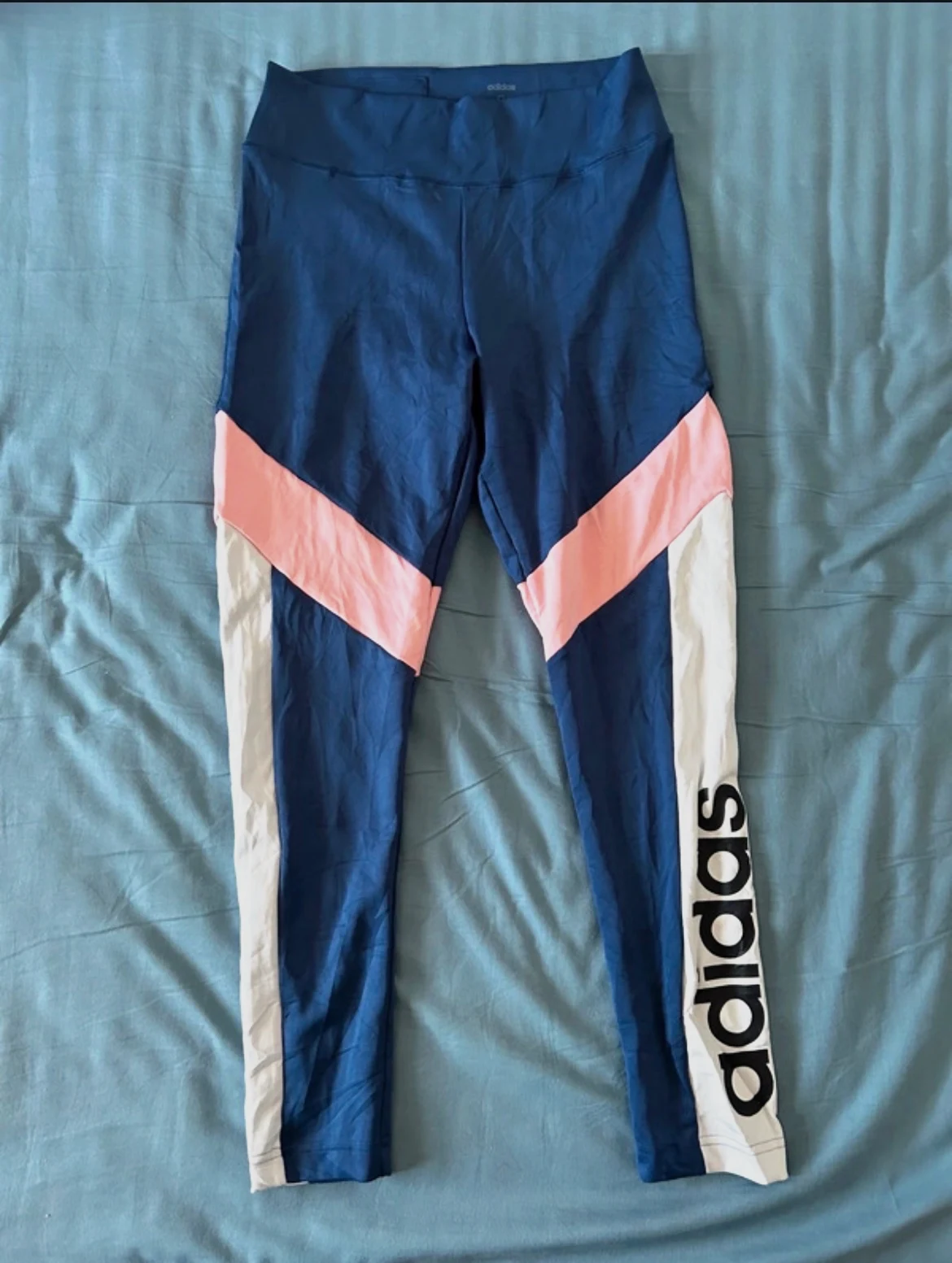 Legging de sport Adidas bleu marine et rose