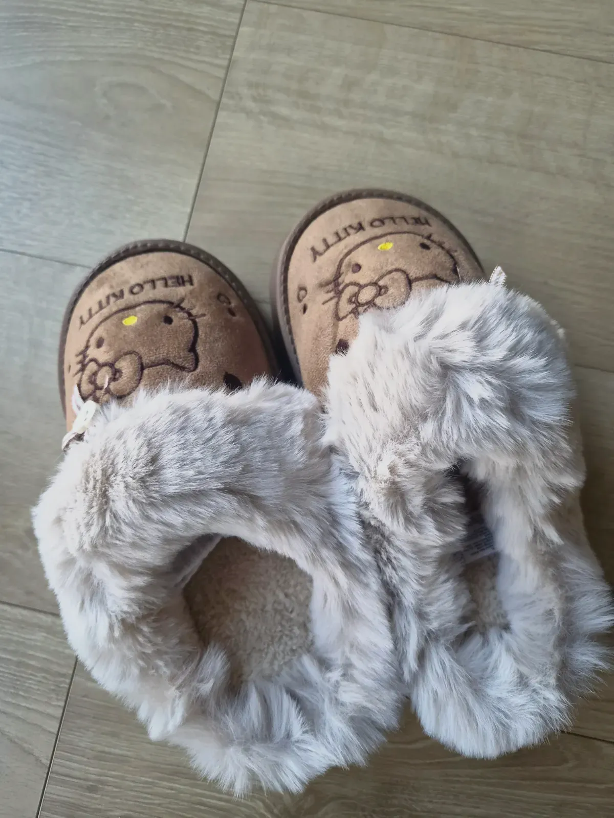 Chaussons Hello Kitty  fourrure – Sanrio – taille EU 38 4