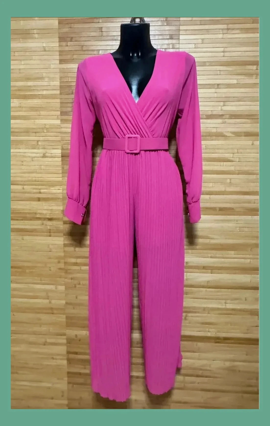 Divino mono pantalón plisado , escote cruzado , talla única para S/M 😍
