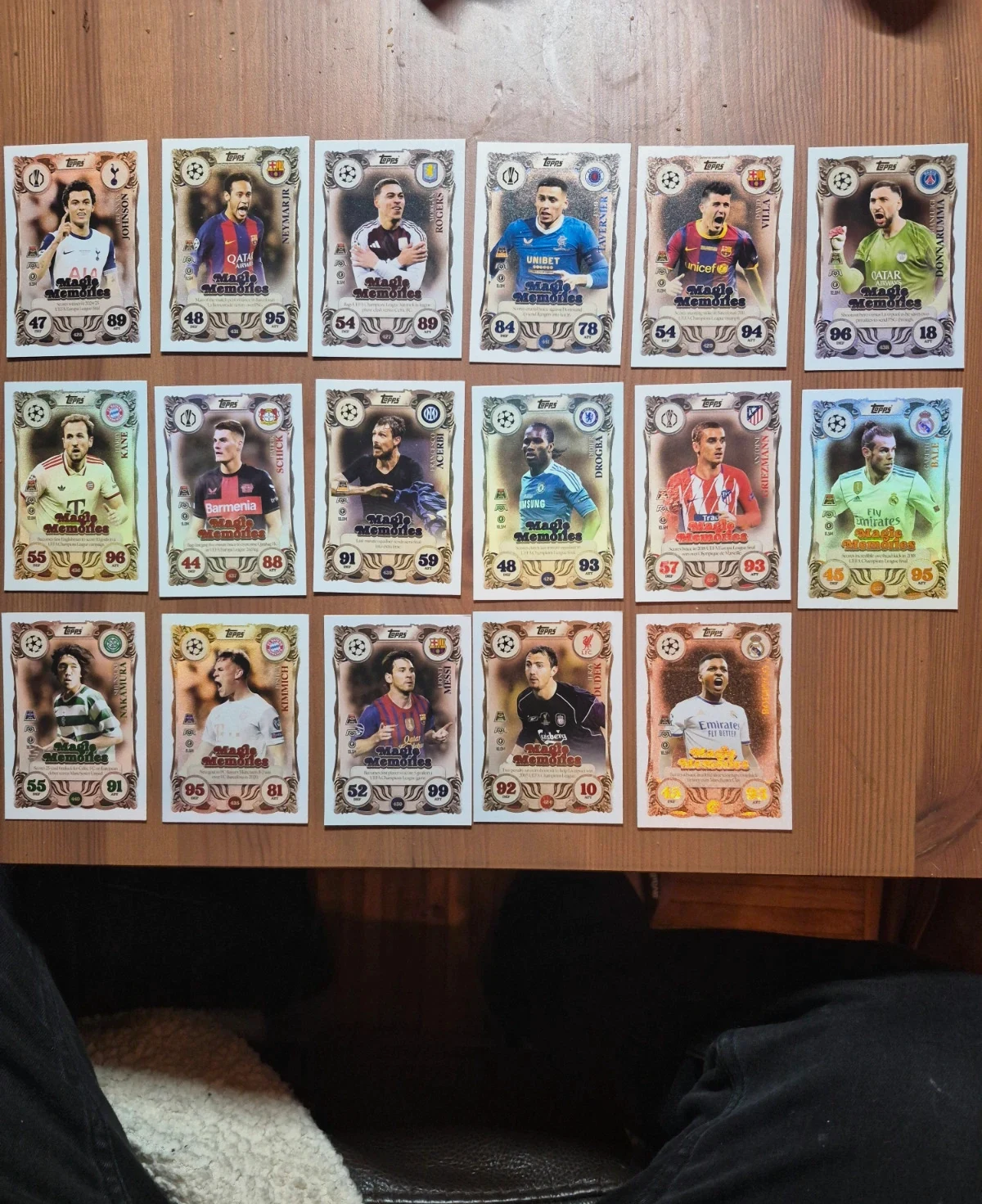 Lot de 17 cartes match attax memories
