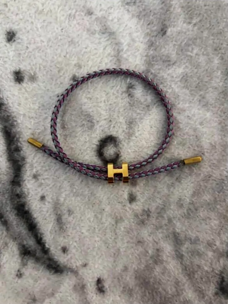 Bracelet tressé ajustable lettre H – Hermès – violet, blanc et gris – taille M 4
