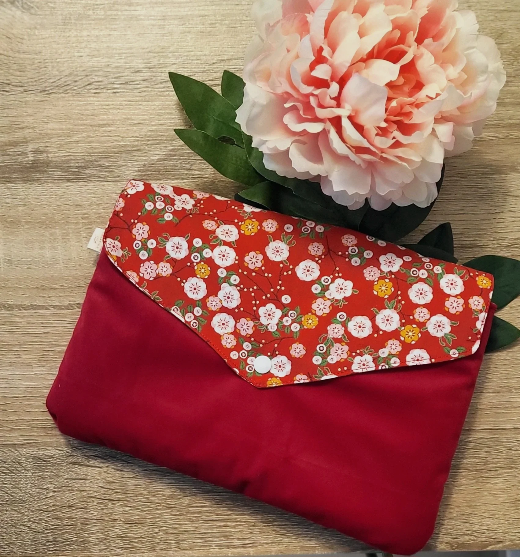 Pochette rouge 