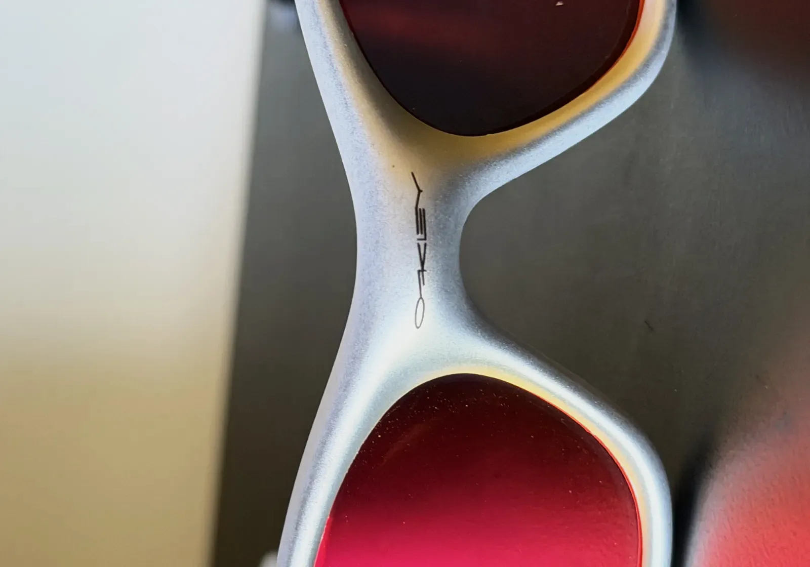 Lunettes de soleil ovales verres rouges – Oakley – rouge – taille Taille unique 2