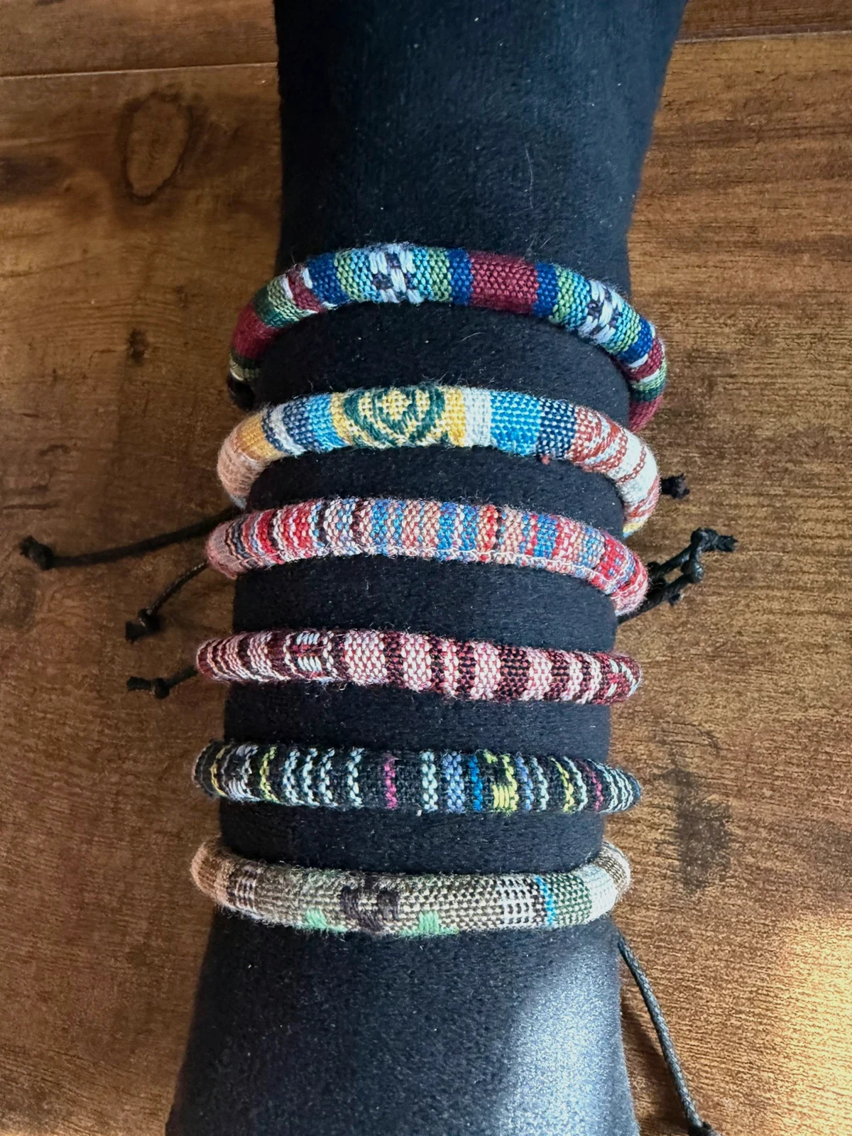 Lot de 6 bracelets ethniques tissés multicolores – réglables