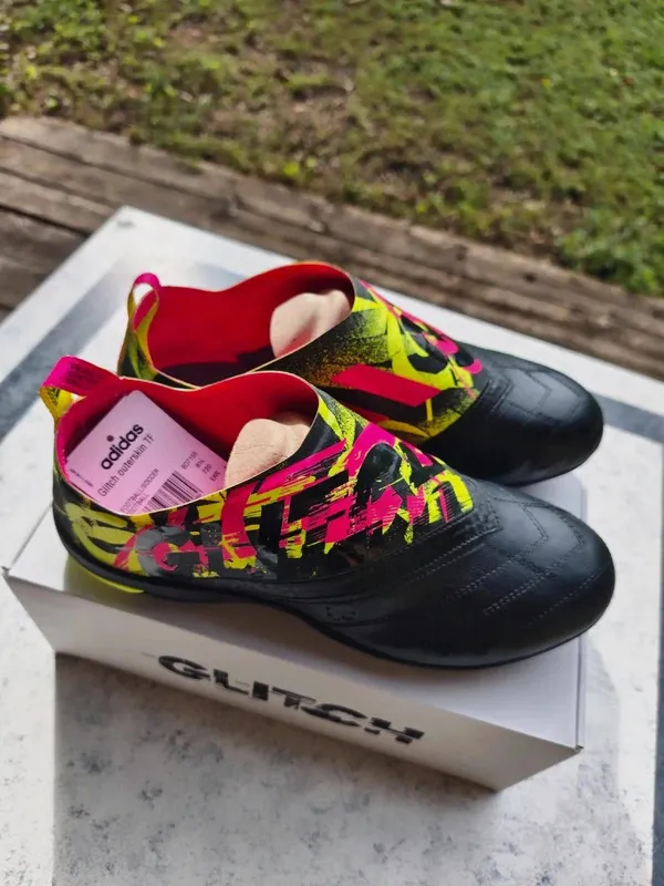 Chaussures de football Adidas Glitch Out – adidas – noir, rose, jaune fluo – taille 42,5 2