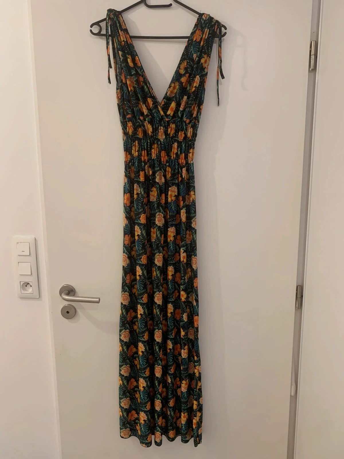 Robe longue fleurie tropicale 42/44 – décolleté V – élastiquée – taille XL / 42 / 14