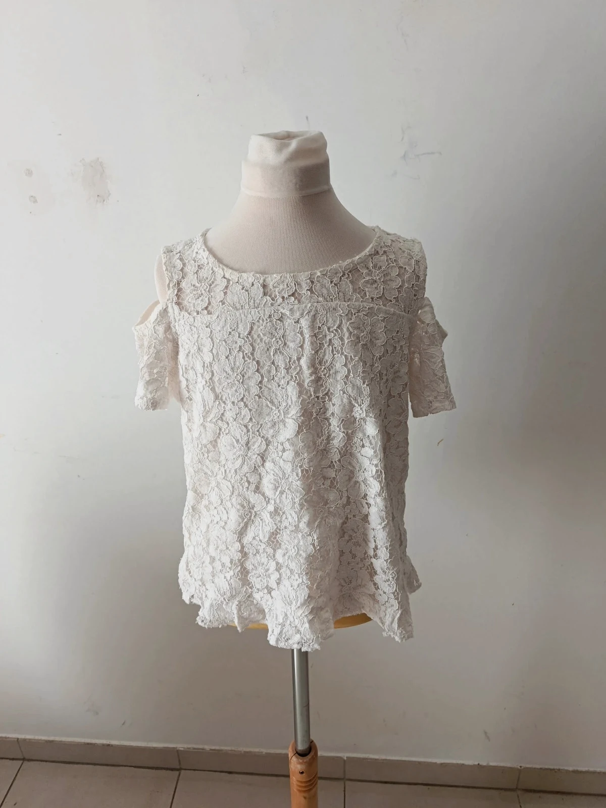 💛Je vends ce joli haut blanc de la marque Jennyfer💛