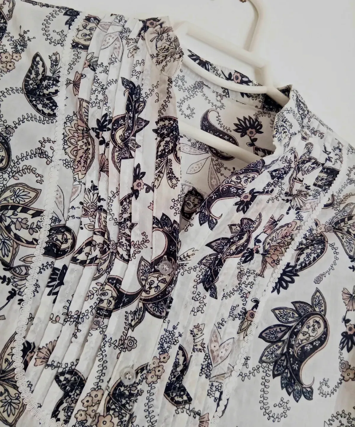 Camisa de mujer con un bonito estampado talla S  – zara – blanco y negro – taille S 4