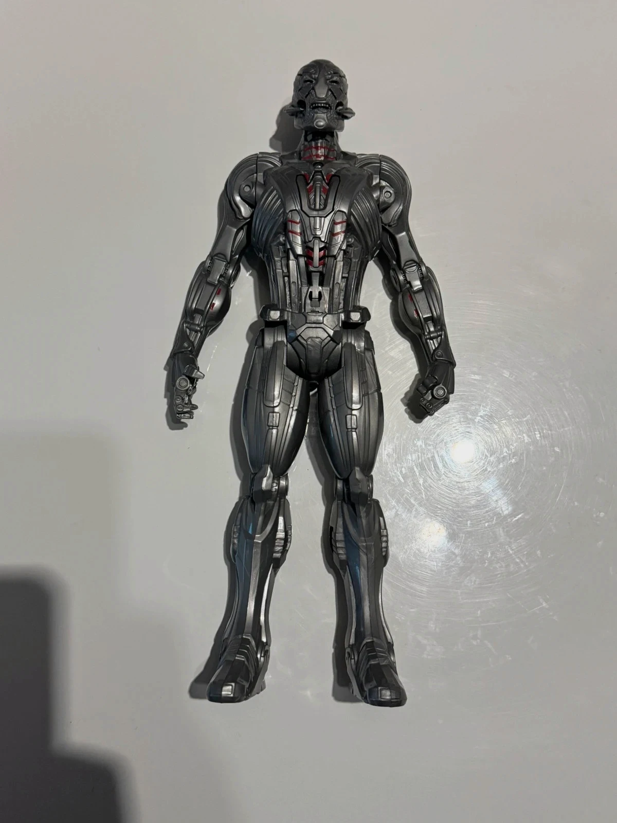 Figurine Ultron Marvel Avengers 2015 électronique lumineux et parlant