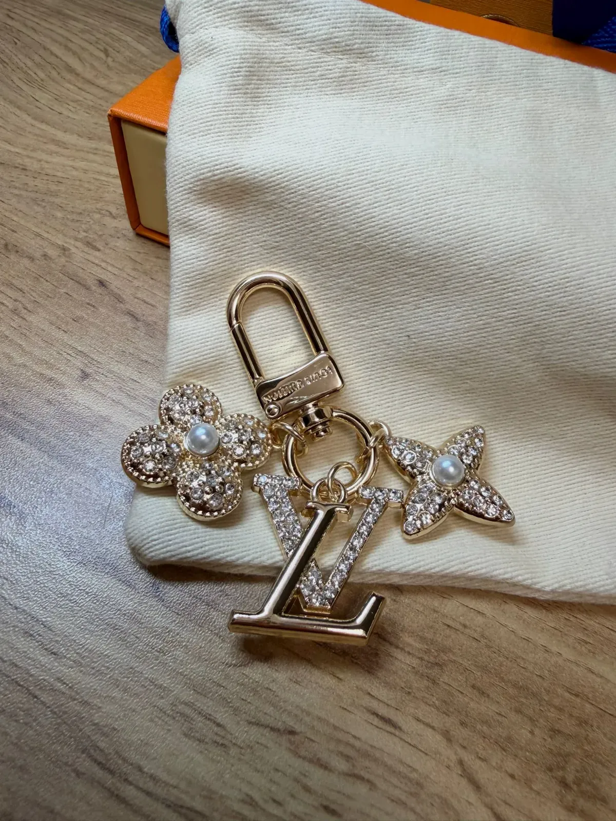 Porte-clés Louis Vuitton LV strass fleurs – Louis Vuitton – doré – taille S 8