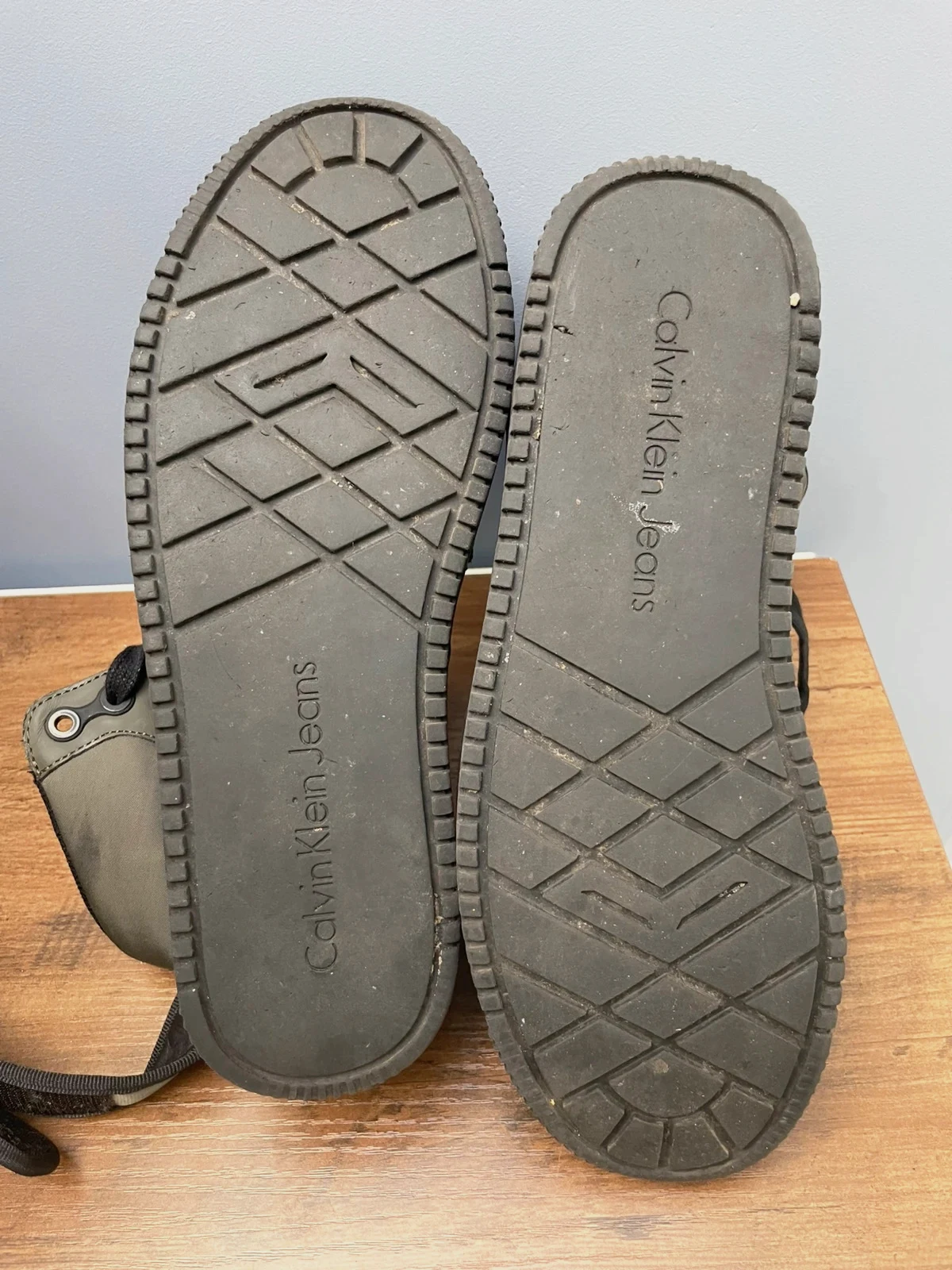 Basket Calvin Klein Taille 42 couleur kaki