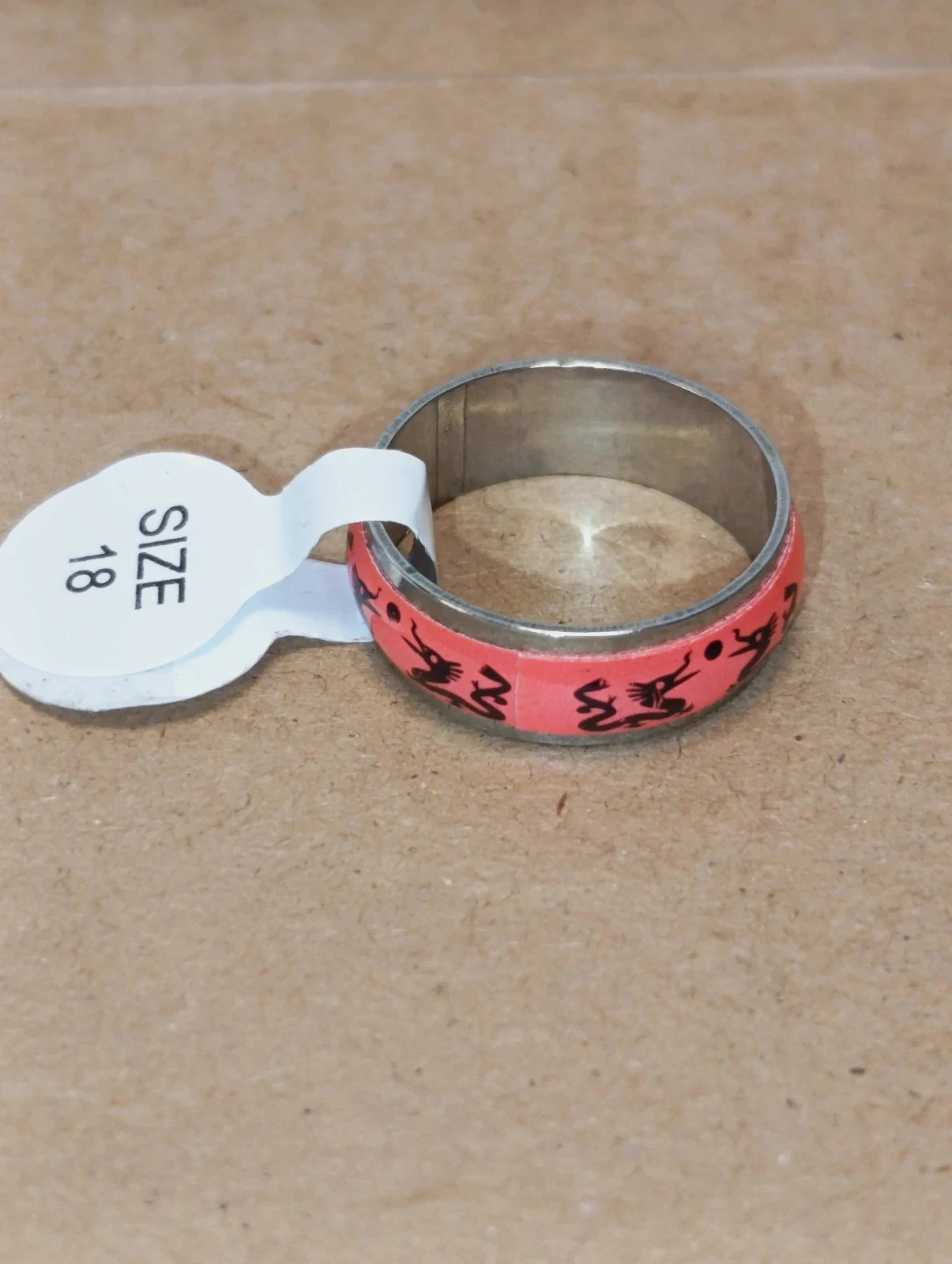 Anillo acero color coral con diseño dragones talla 8