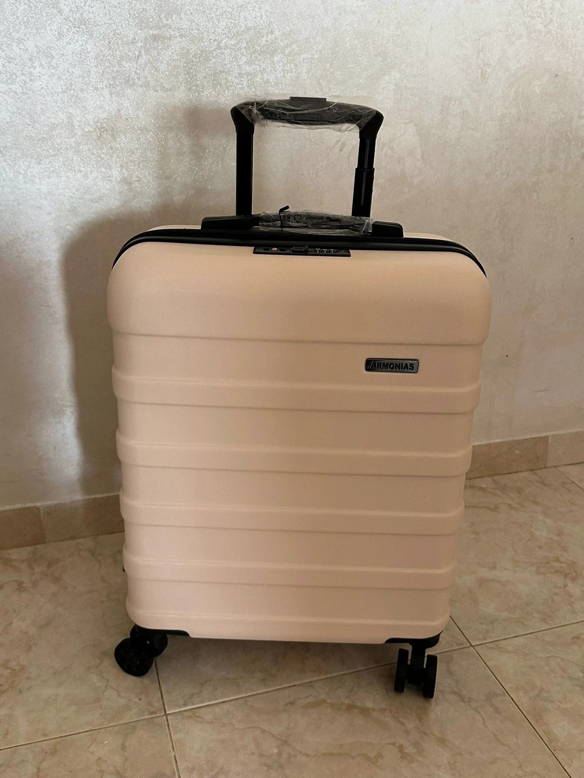 Maleta de cabina crema nueva a estrenar 55x40x20