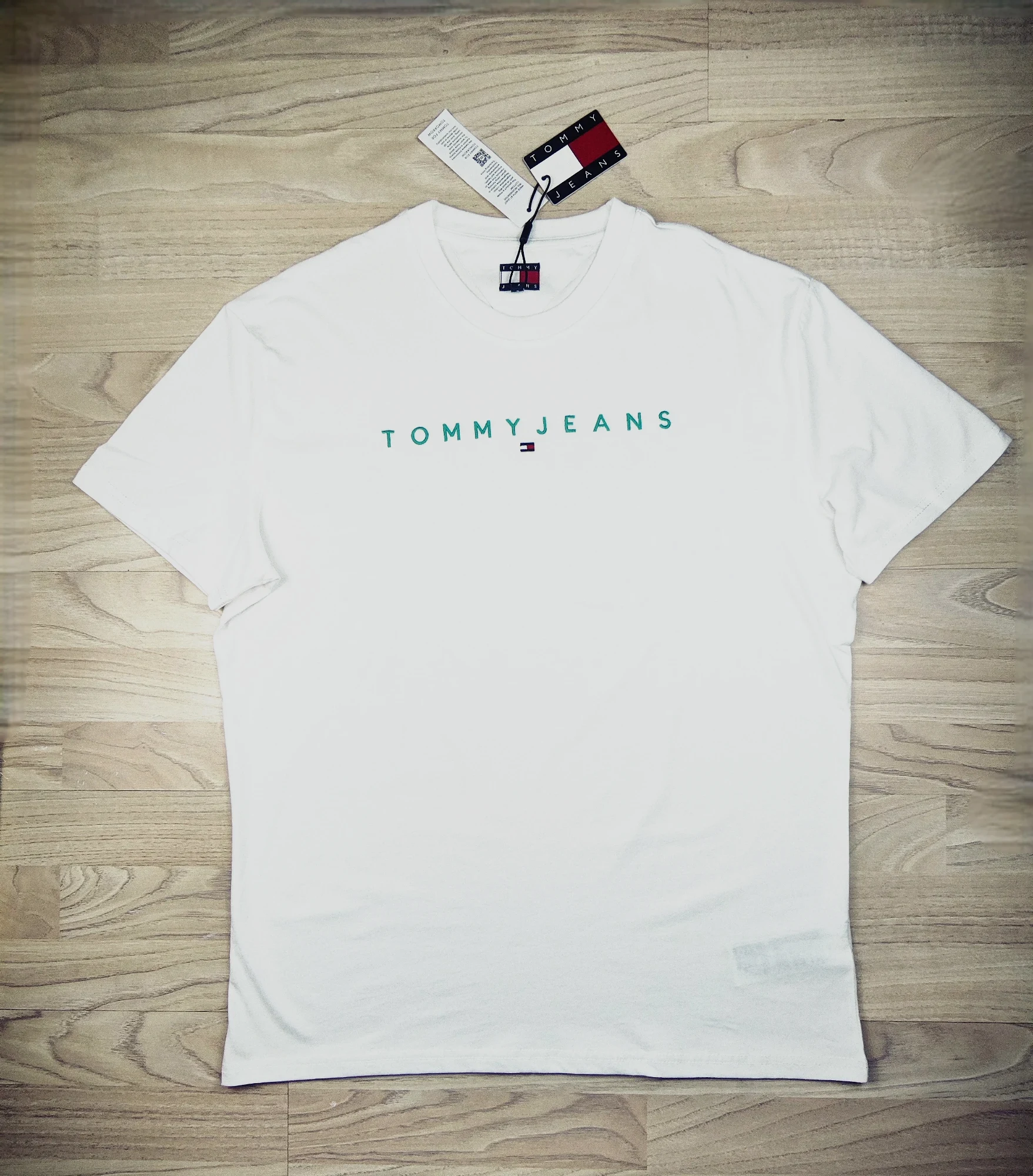 T-shirt Tommy Jeans blanc brodé – Tommy Jeans – taille L