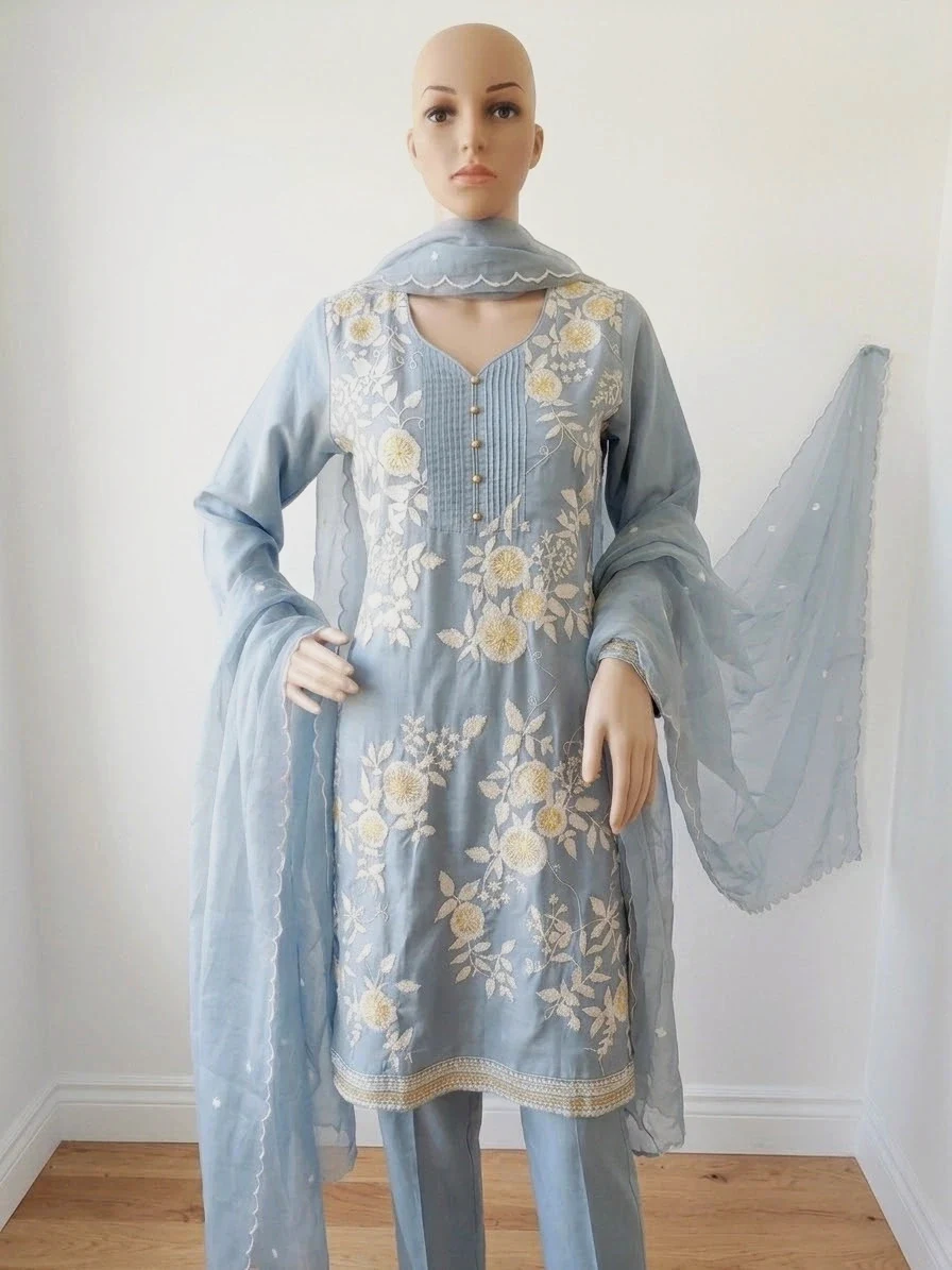 Stunning Light Blue Pakistani 3-Piece Suite - Elegant Embroidery