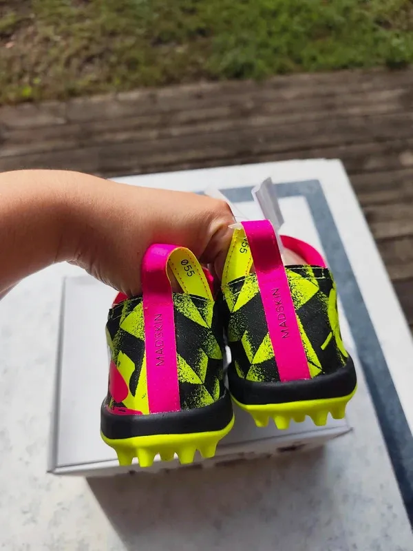 Chaussures terrain synthétique Adidas Glitch – adidas – noir, jaune, rose – taille 40 5