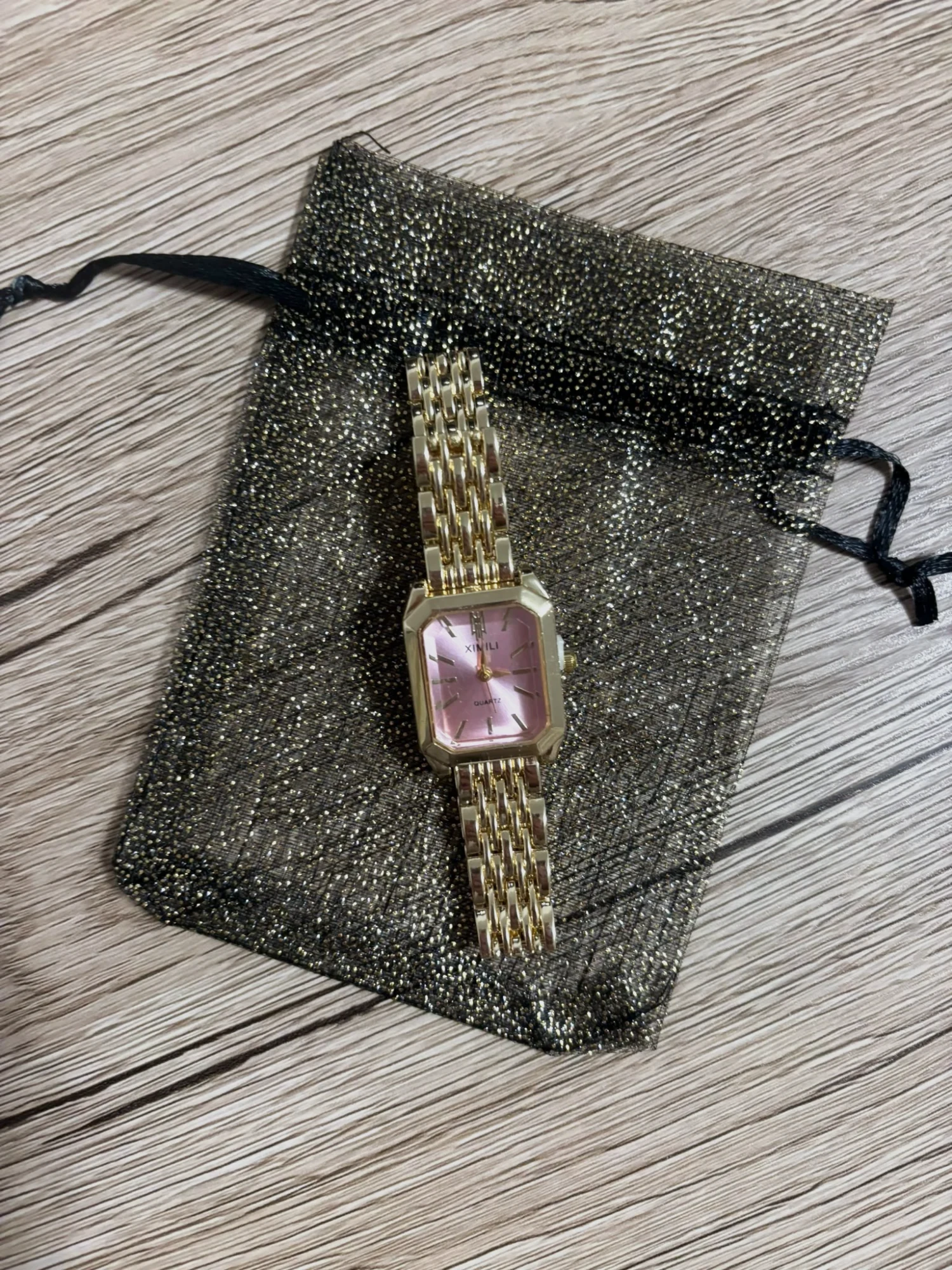 Montre dorée tendance