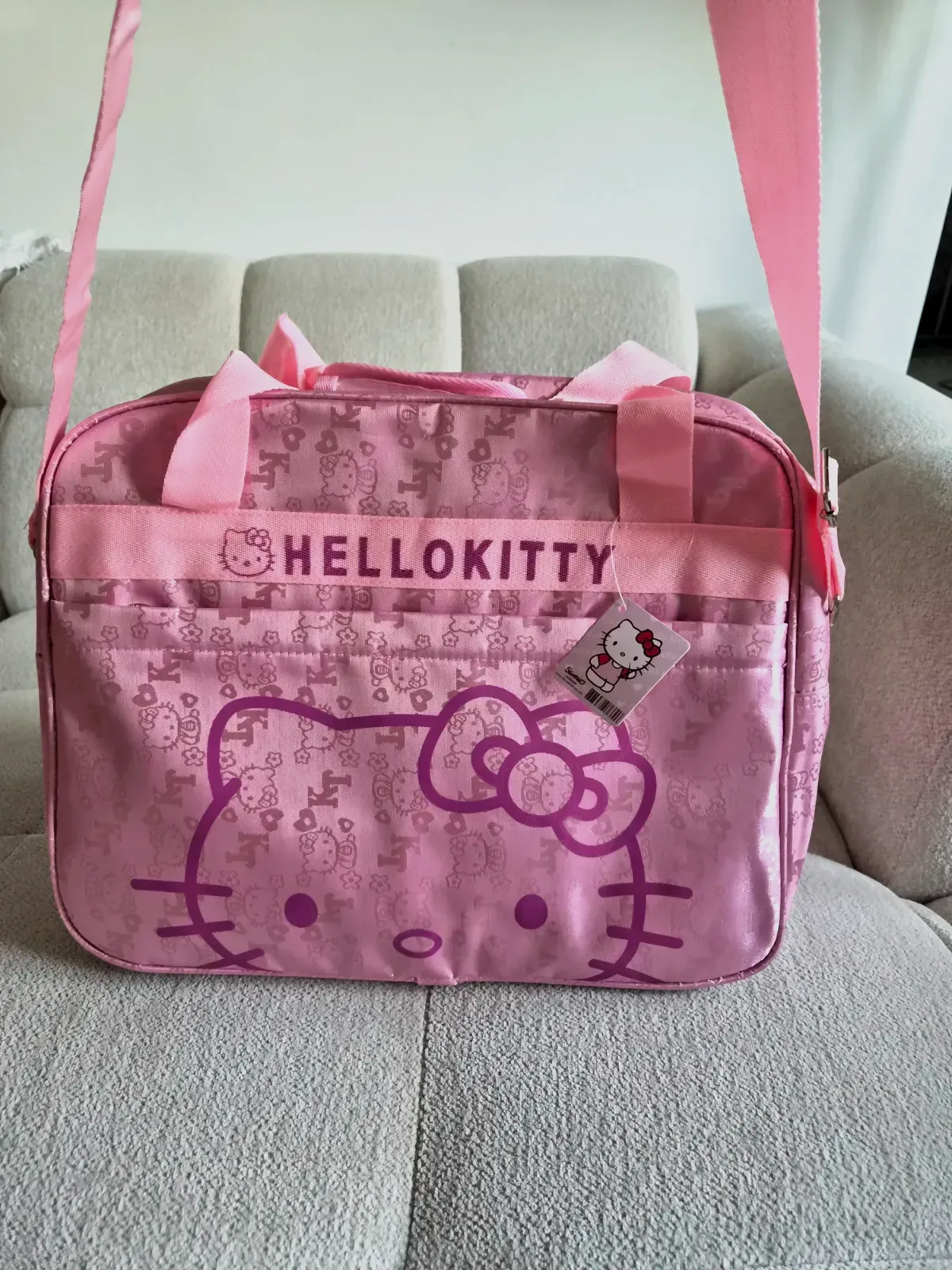 Sac de voyage Hello Kitty rose – neuf avec étiquette 🎀 – Sanrio – rose – taille M 3