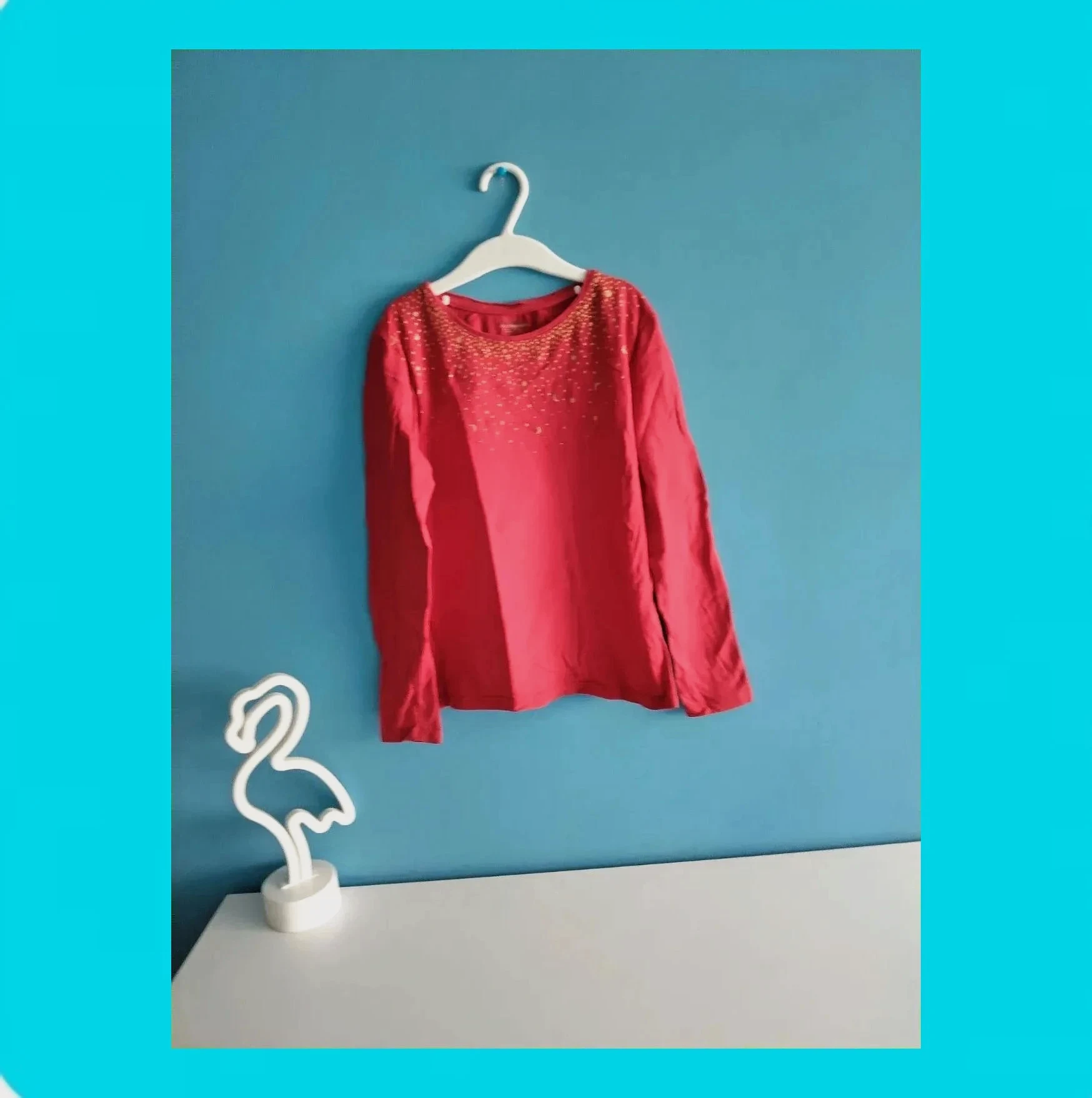 🩷Bonita Camiseta Niña Con Detalles en Lentejuelas Doradas 🩷 – Kiabi – taille 10 ans / 140 cm