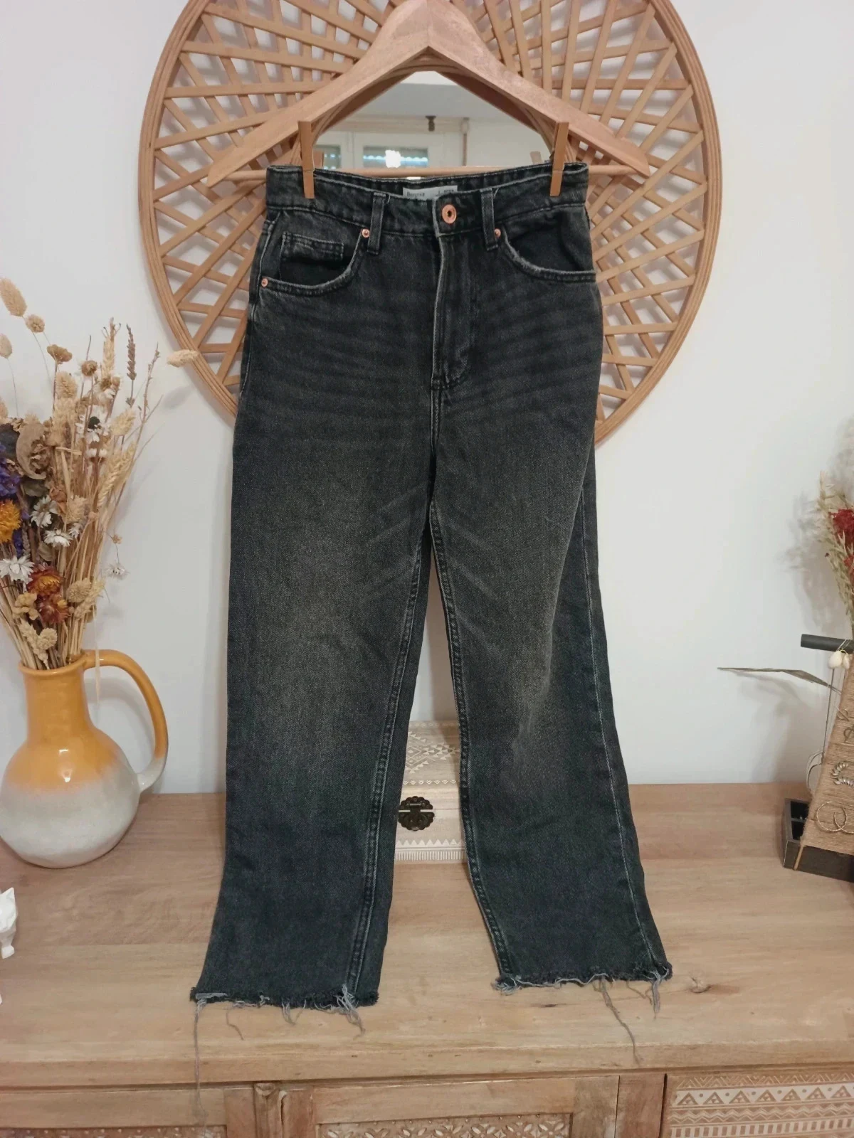 Pantalon vaquero recto de cintura alta negro desgastado vintage talla 34 – Bershka – taille XS / 34 / 6