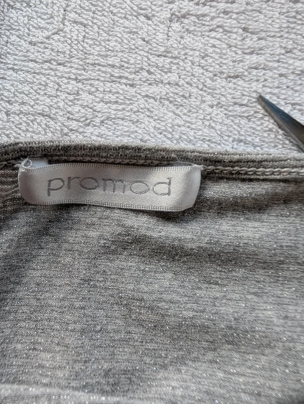 Débardeur / top à bretelles gris (effet brillant ) taille M Promod – Promod – taille L / 40 / 12 4