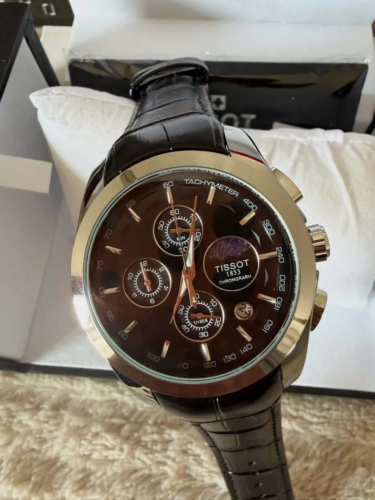 Montre Tissot pour homme élégant  – Tissot – marron foncé 3