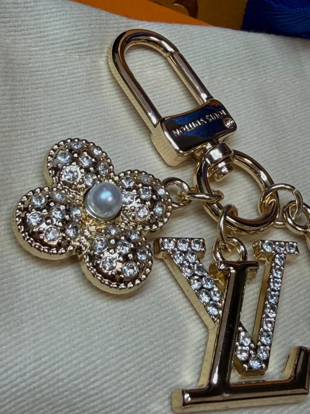 Porte-clés Louis Vuitton LV strass fleurs – Louis Vuitton – doré – taille S 4