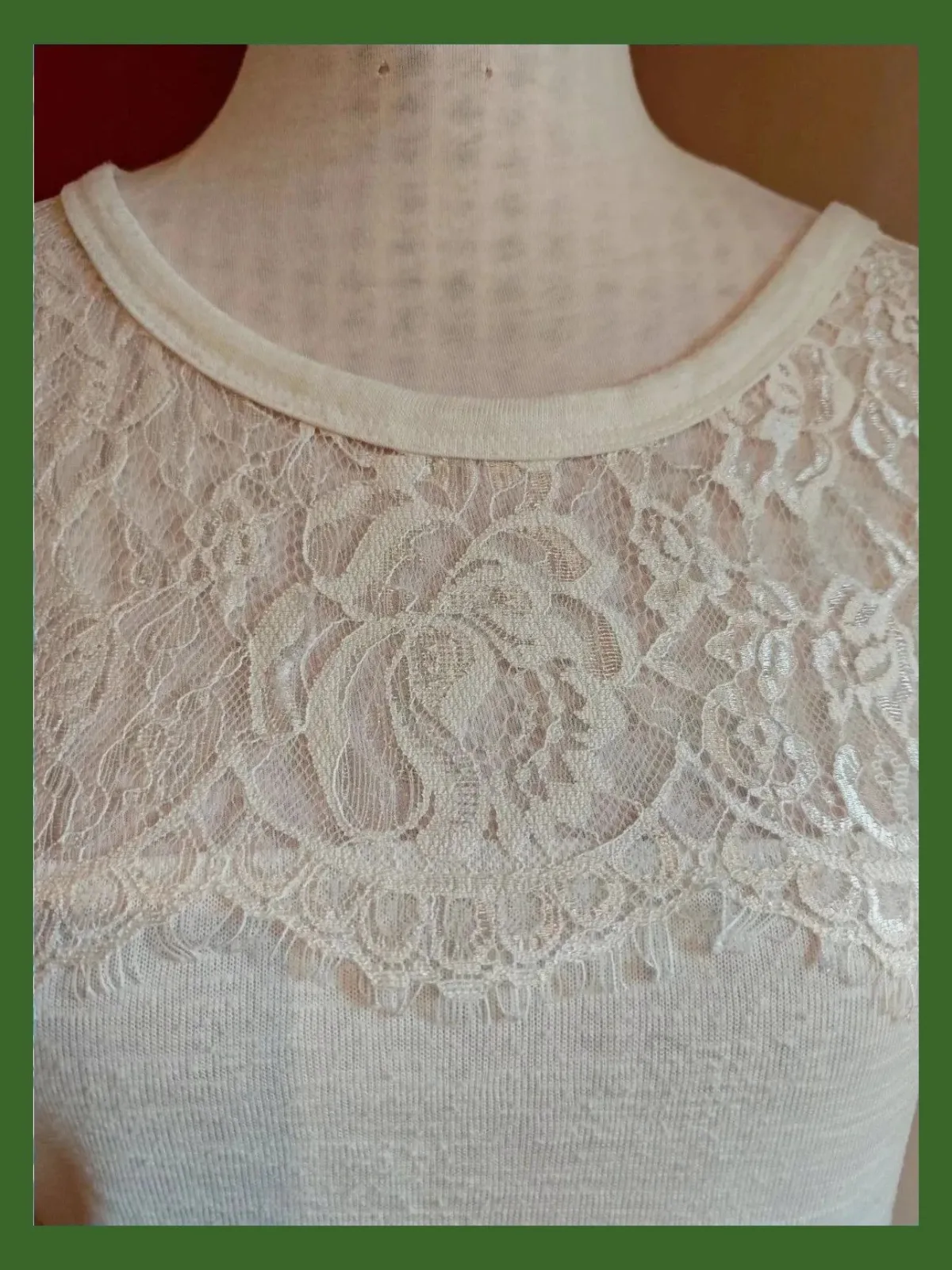 🌺Camiseta blanca con blonda en pecho – C&A – taille S / 36 / 8 5
