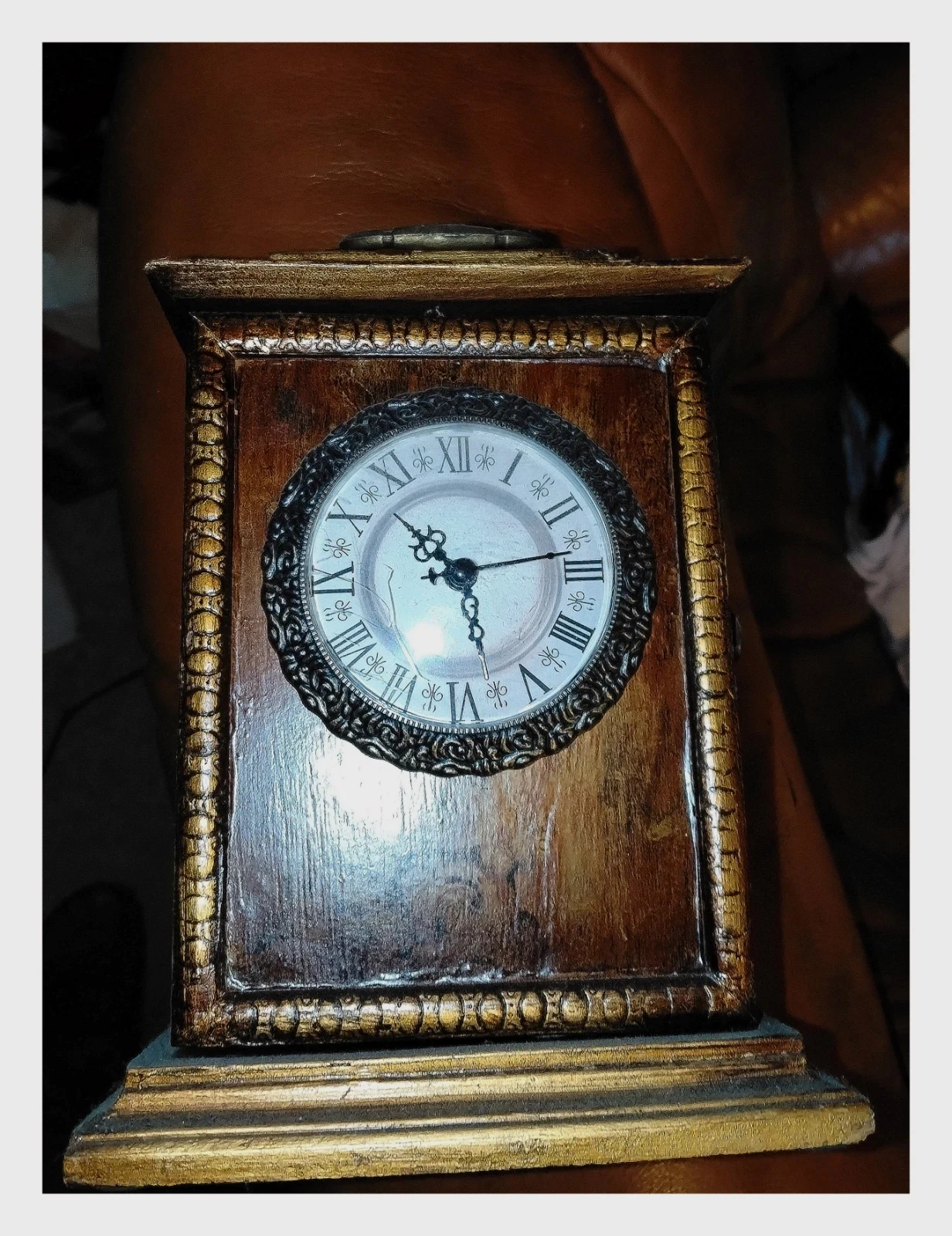 Horloge / Boîte à clés vintage en bois et dorures
