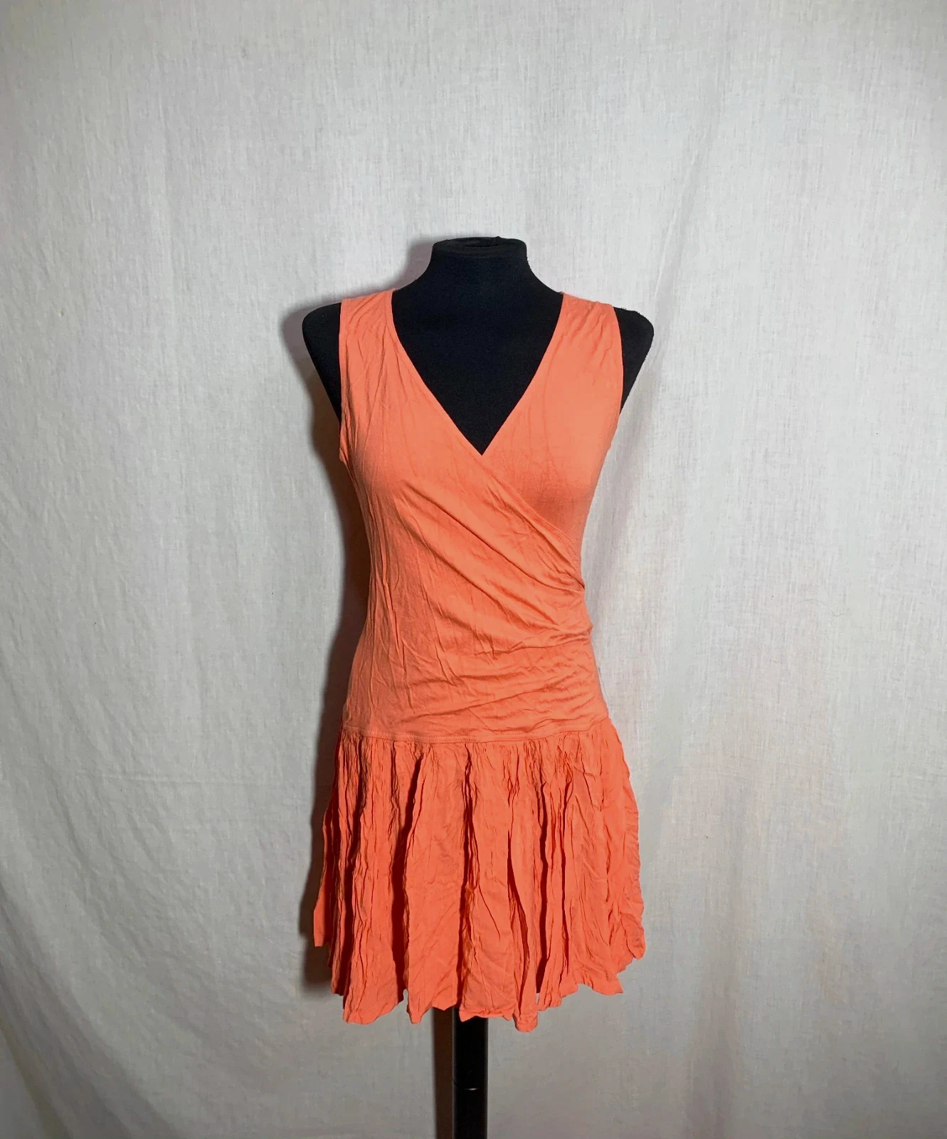 Vestido Corto Naranja Cruzado con Volante | Orange Wrap Mini Dress | Paul Brial