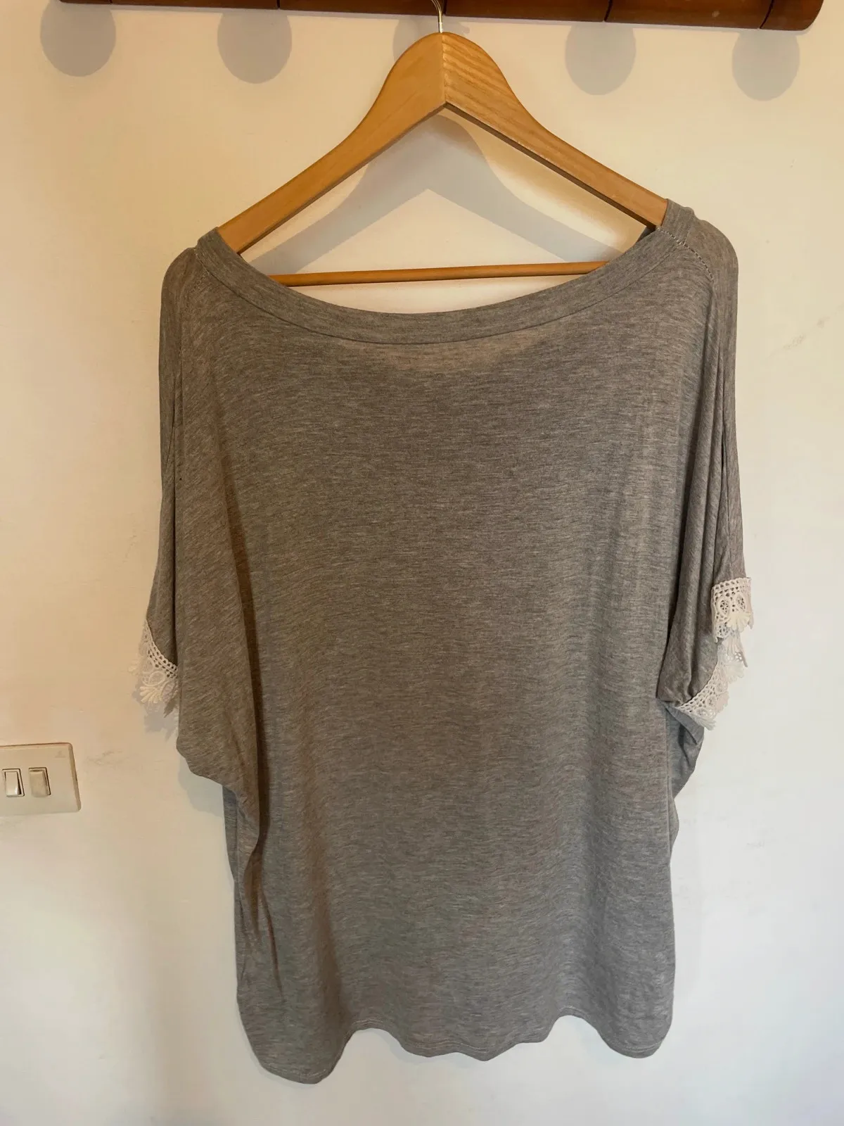 Camiseta gris corazón "Love" - Detalle encaje boho - Talla XL – taille XL / 42 / 14 5