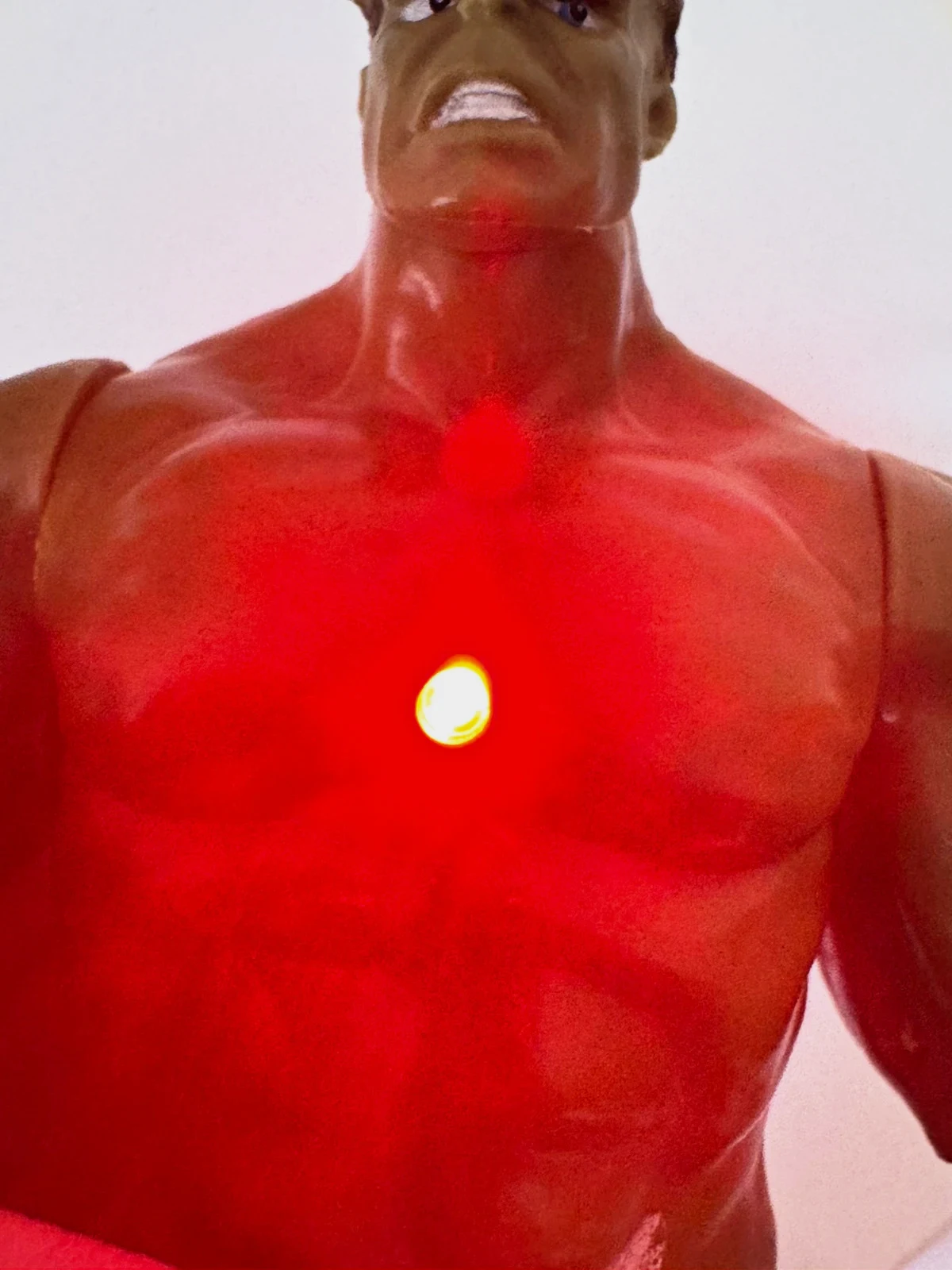 Figurine Hulk avec pouvoir lumineux 15cm