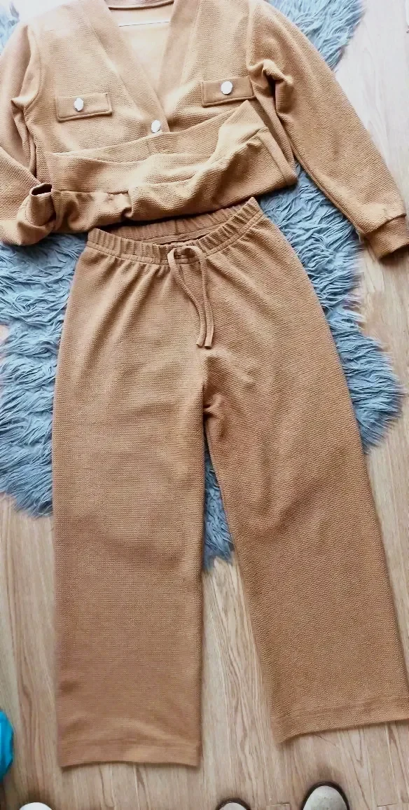 Ensemble côtelé beige crop top et pantalon