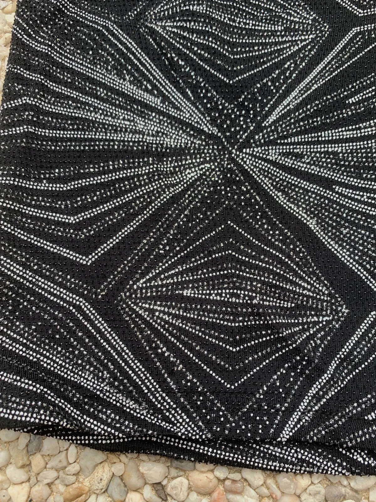 Jupe courte MIM noire à strass géométriques – Taille 36