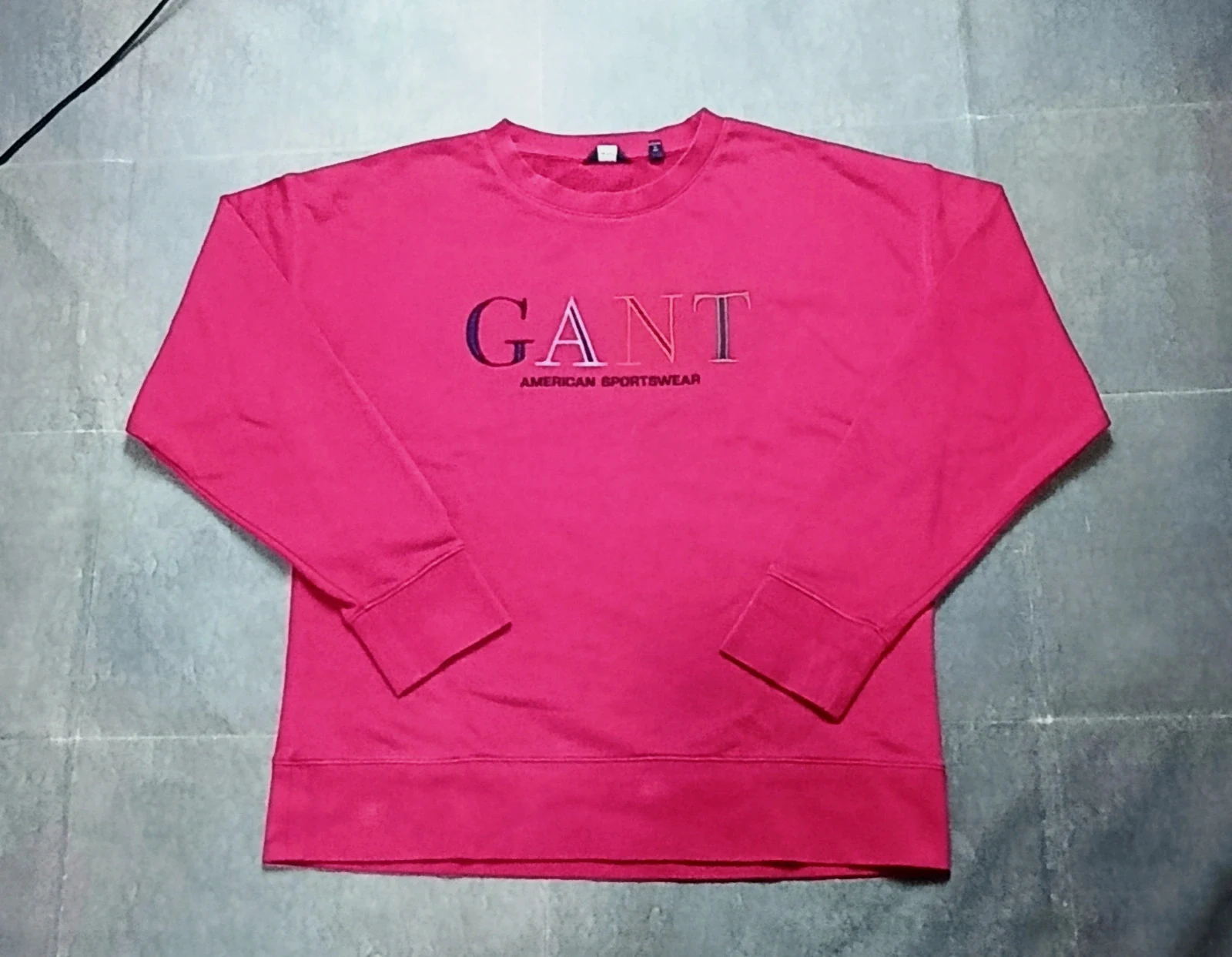 GANT Pink Sweatshirt Size M - Embroidered Multicolor Logo