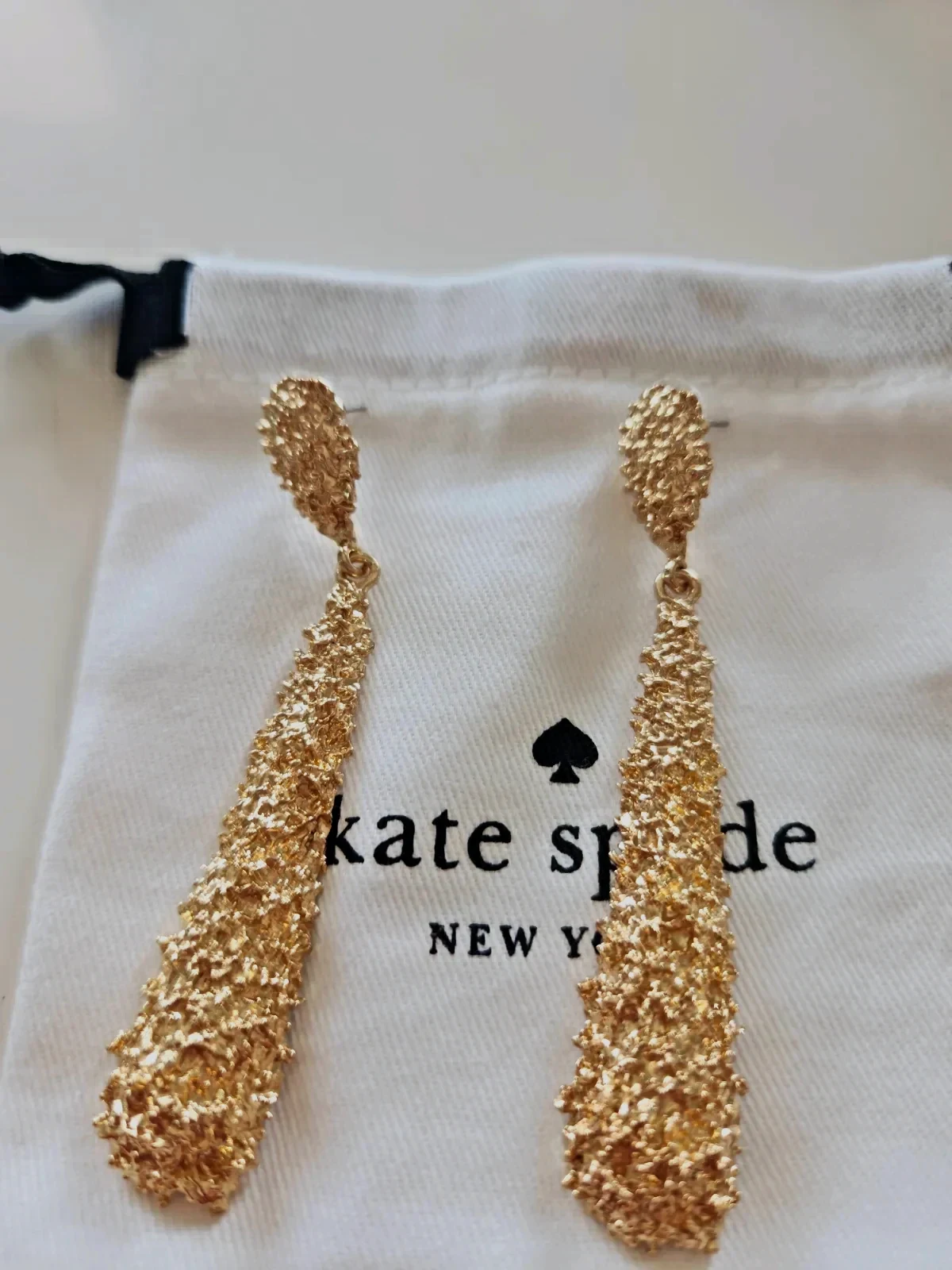 Kate Spade boucles d'oreilles dorées paillettes