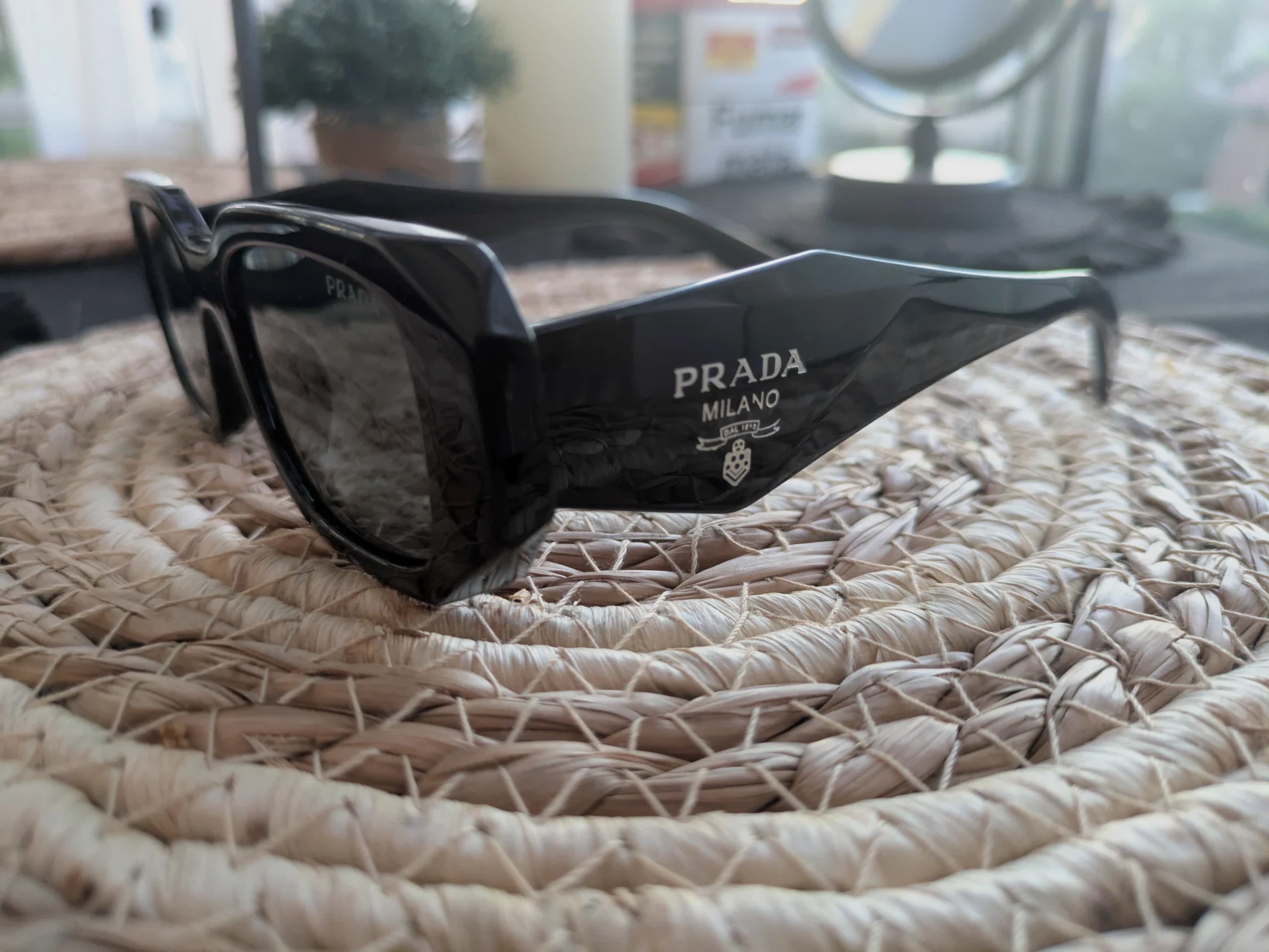 Lunettes de soleil Prada noires