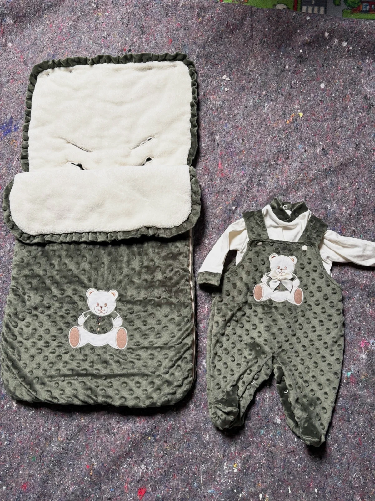 Ensemble bébé kaki avec nid d’ange et salopette ourson – Portugal