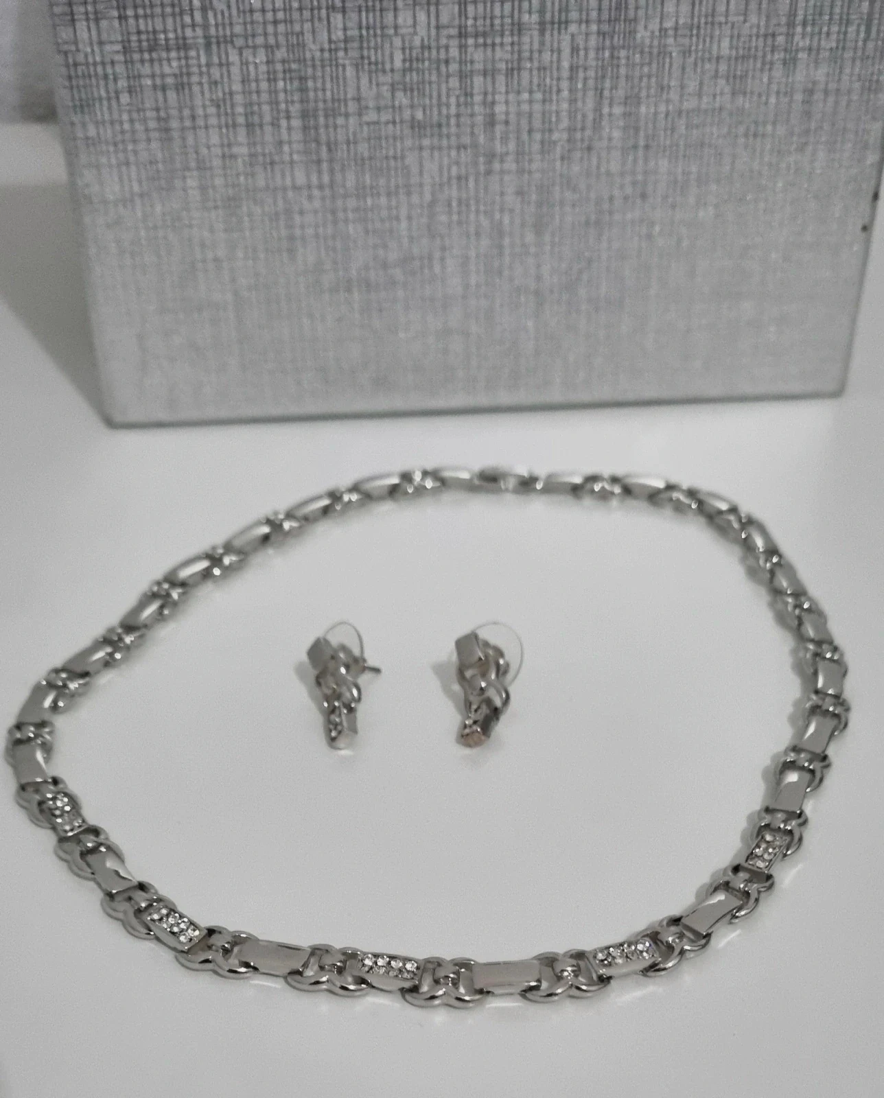 Conjunto colgante y pendientes💜
