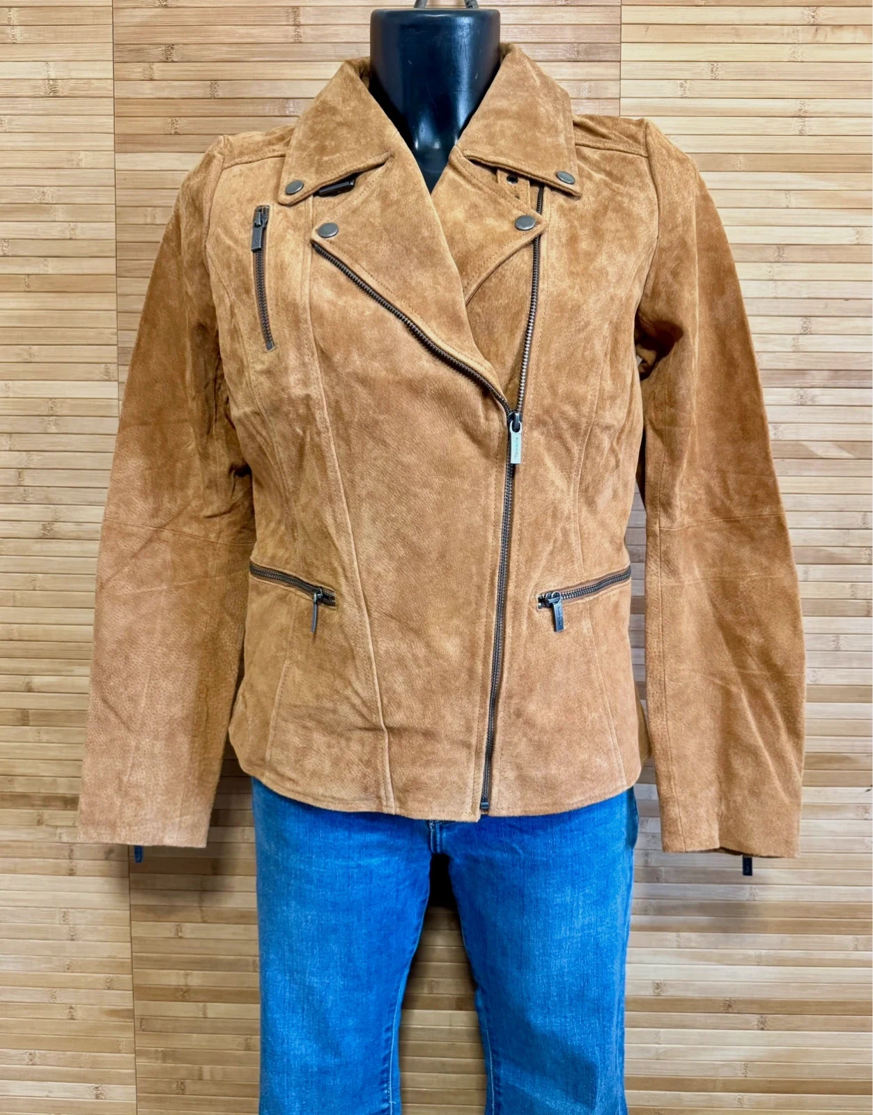 Divina chaqueta ante marca Tamaris talla 42 😍
