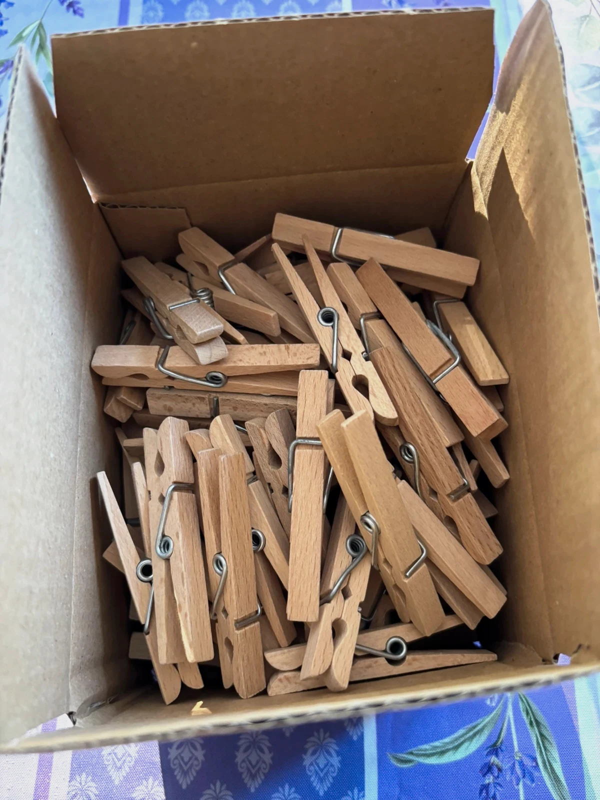 Lot de 80 pinces à linge en bois neuves